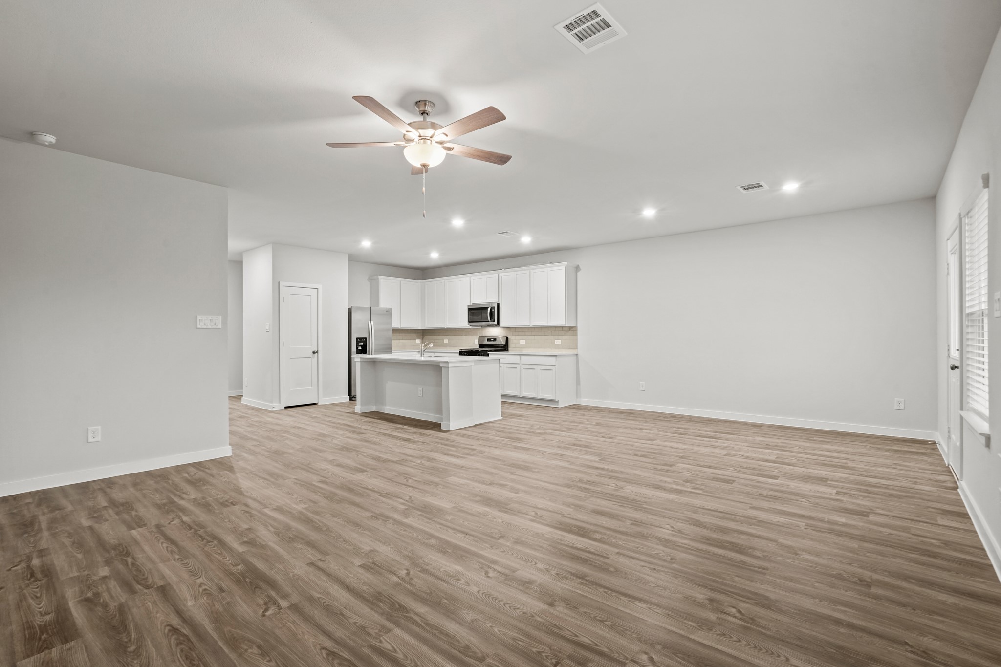 17234 White Peace Drive Property Photo 8