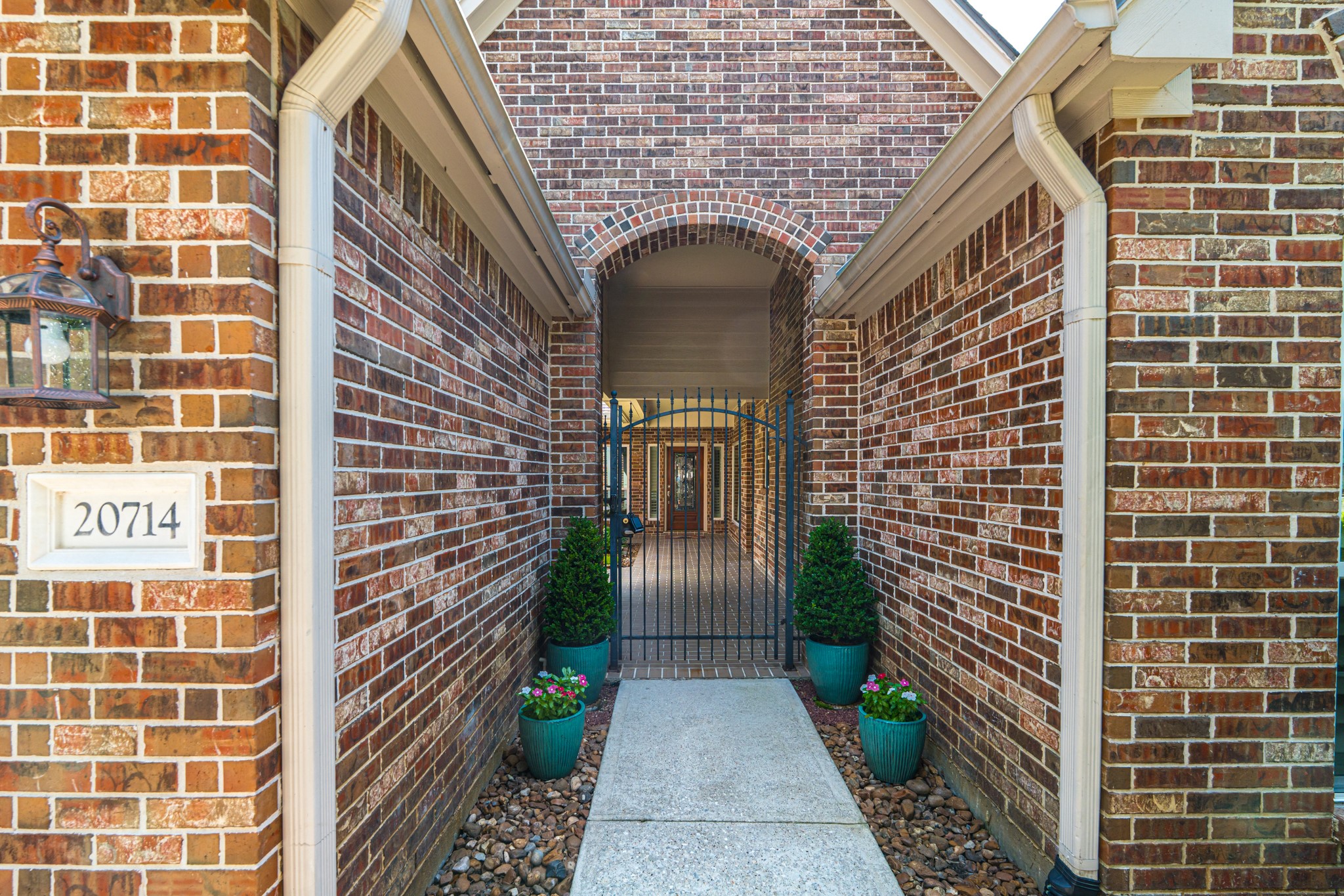 20714 Flora View Court Property Photo 4
