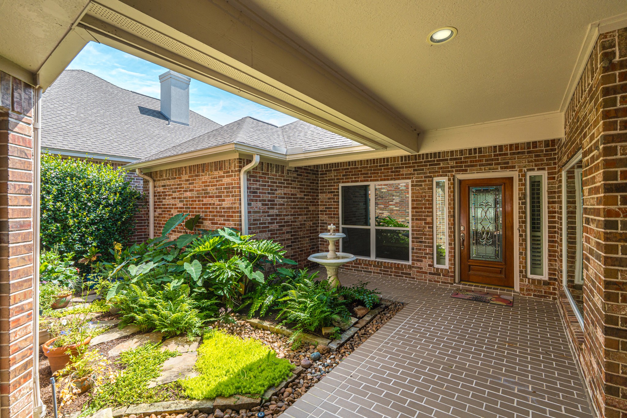 20714 Flora View Court Property Photo 5