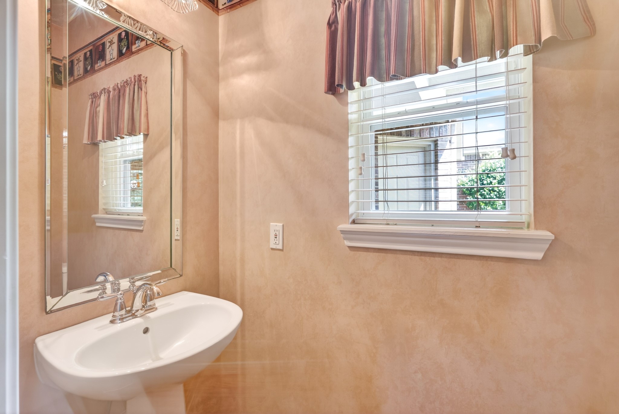 20714 Flora View Court Property Photo 43