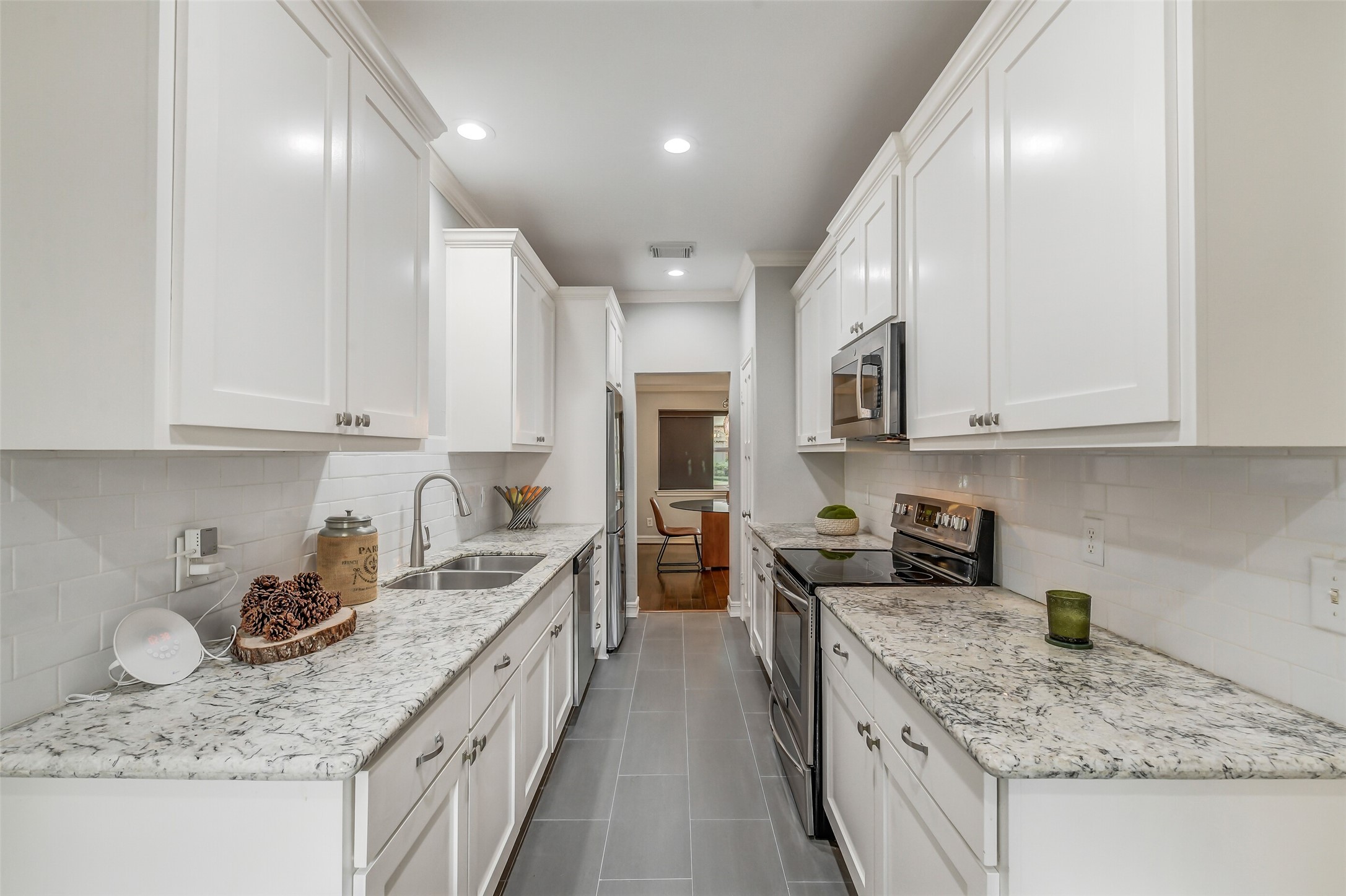 9454 Briar Forest Drive Property Photo 12