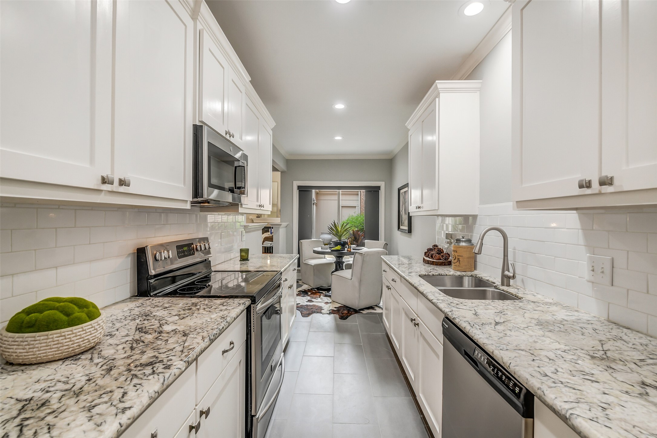 9454 Briar Forest Drive Property Photo 13
