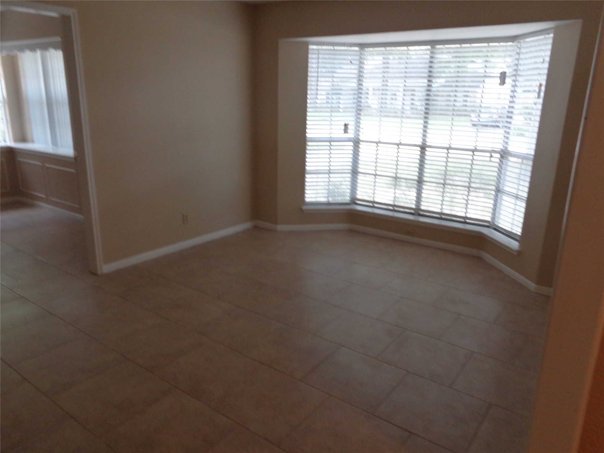 2735 Manila Lane Property Photo 4