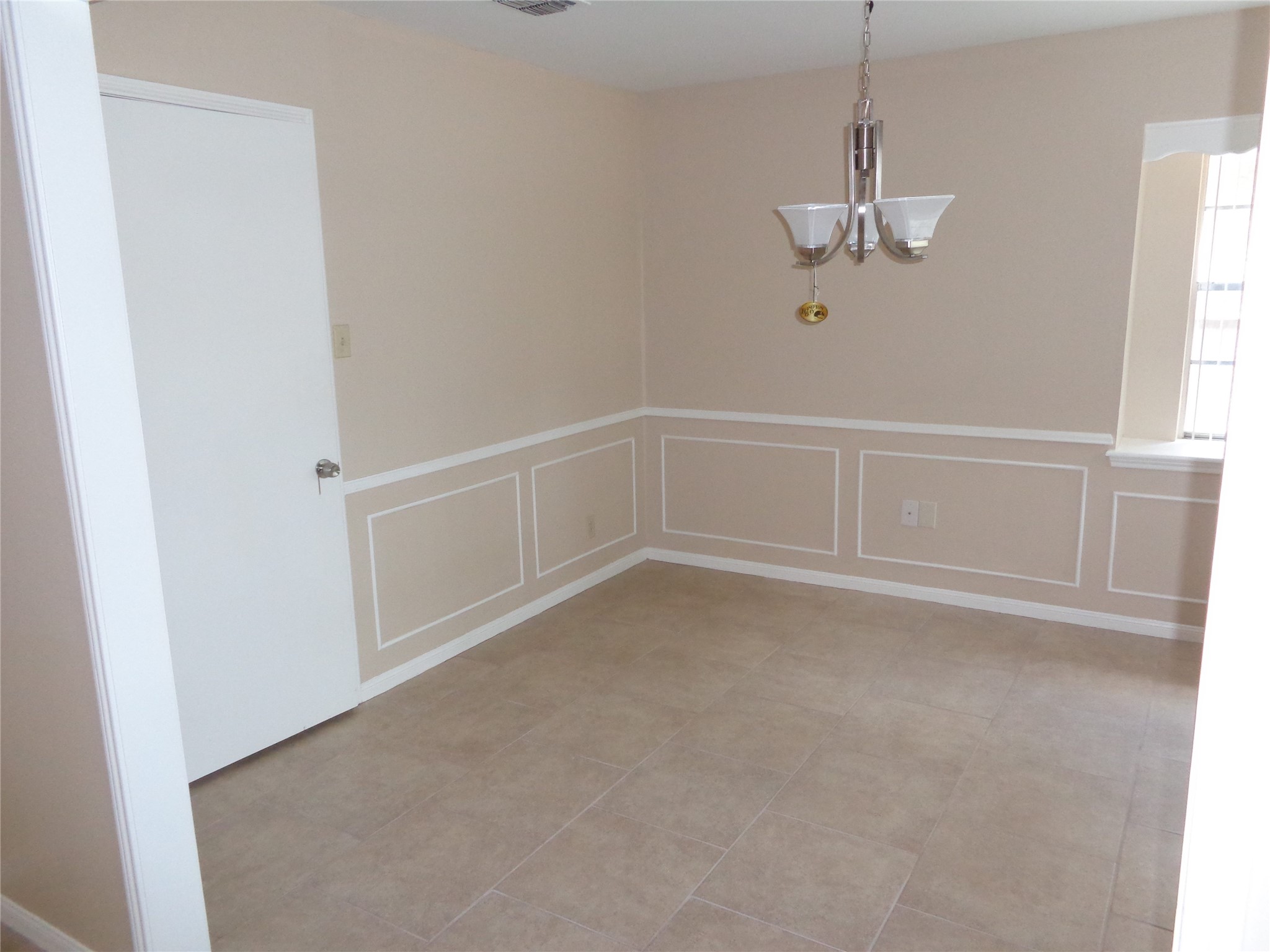 2735 Manila Lane Property Photo 5
