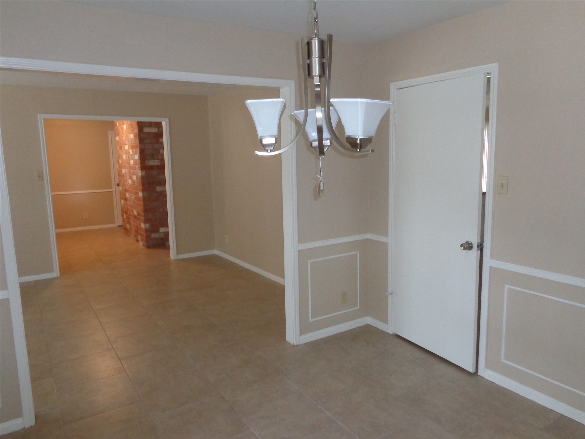 2735 Manila Lane Property Photo 6
