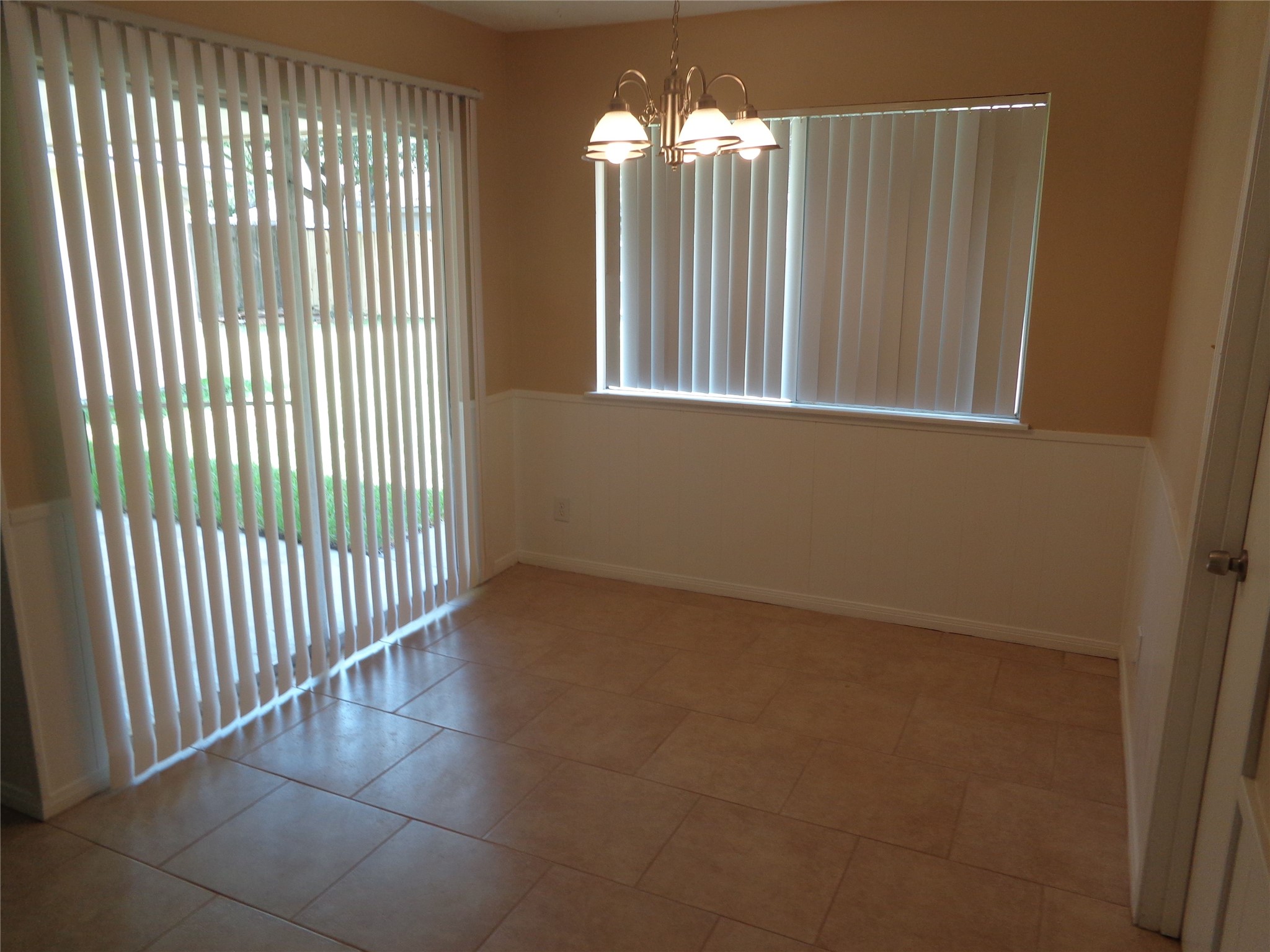 2735 Manila Lane Property Photo 11