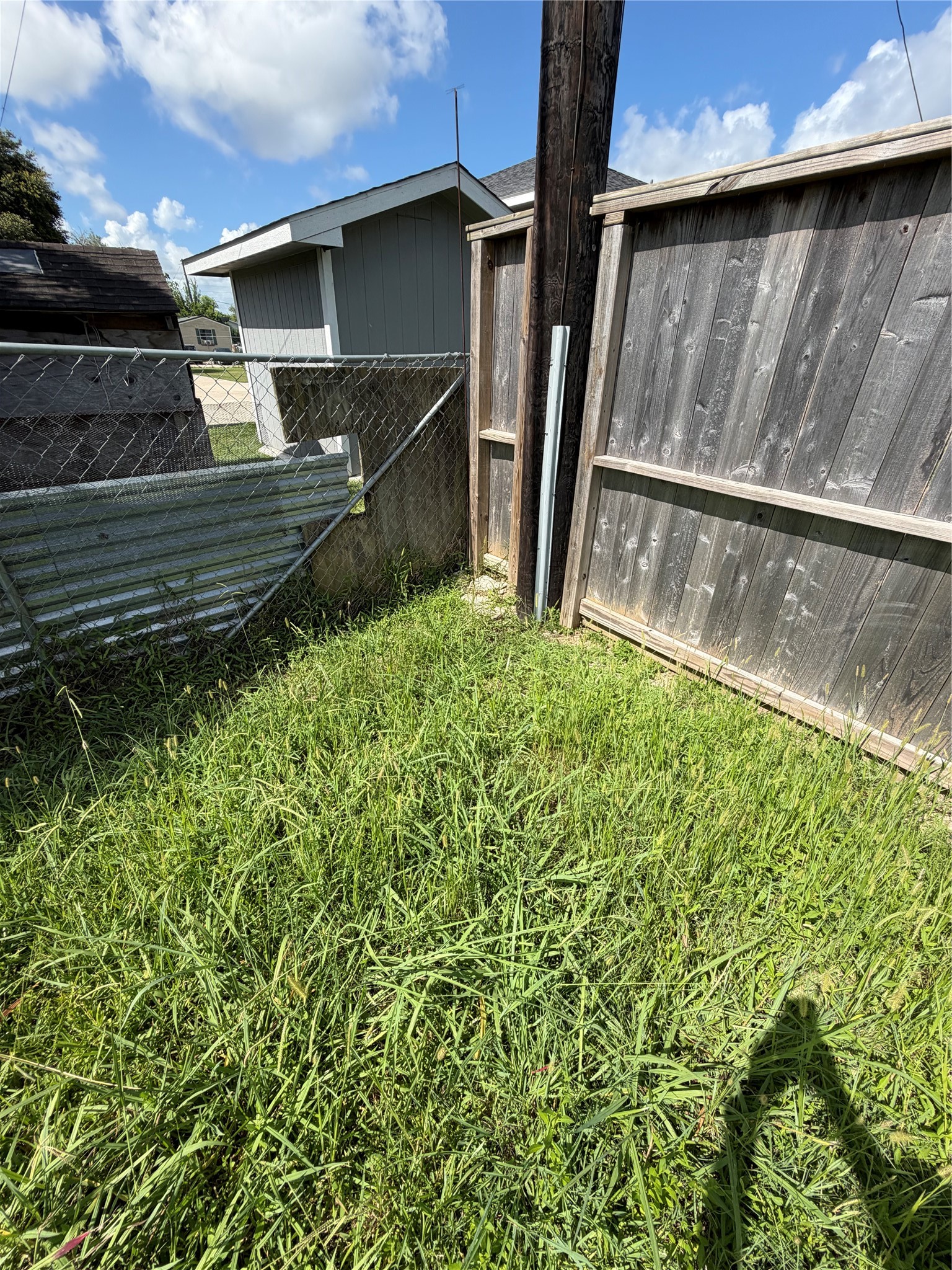 4950 Almeda School Road Property Photo 5