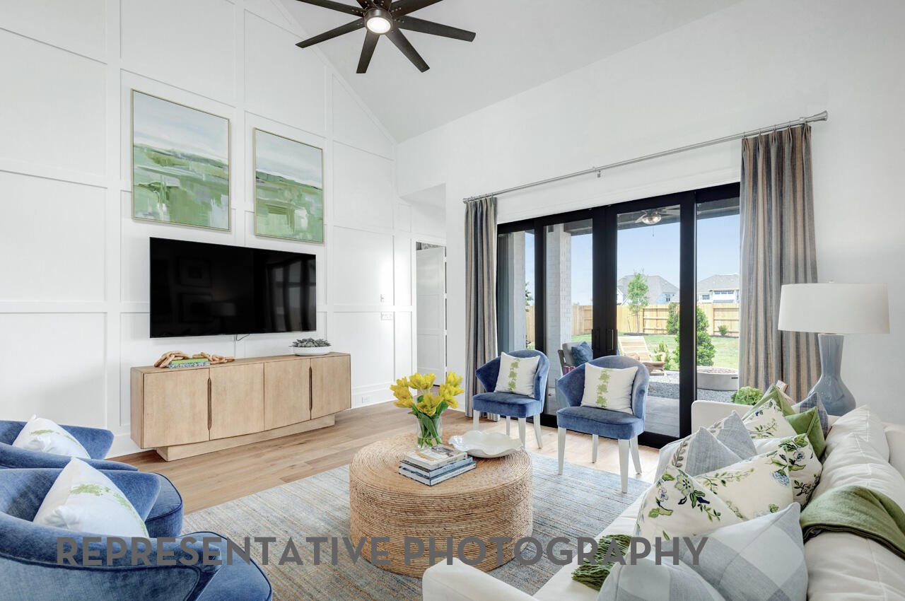 17923 Pathway Forest Lane Property Photo 8
