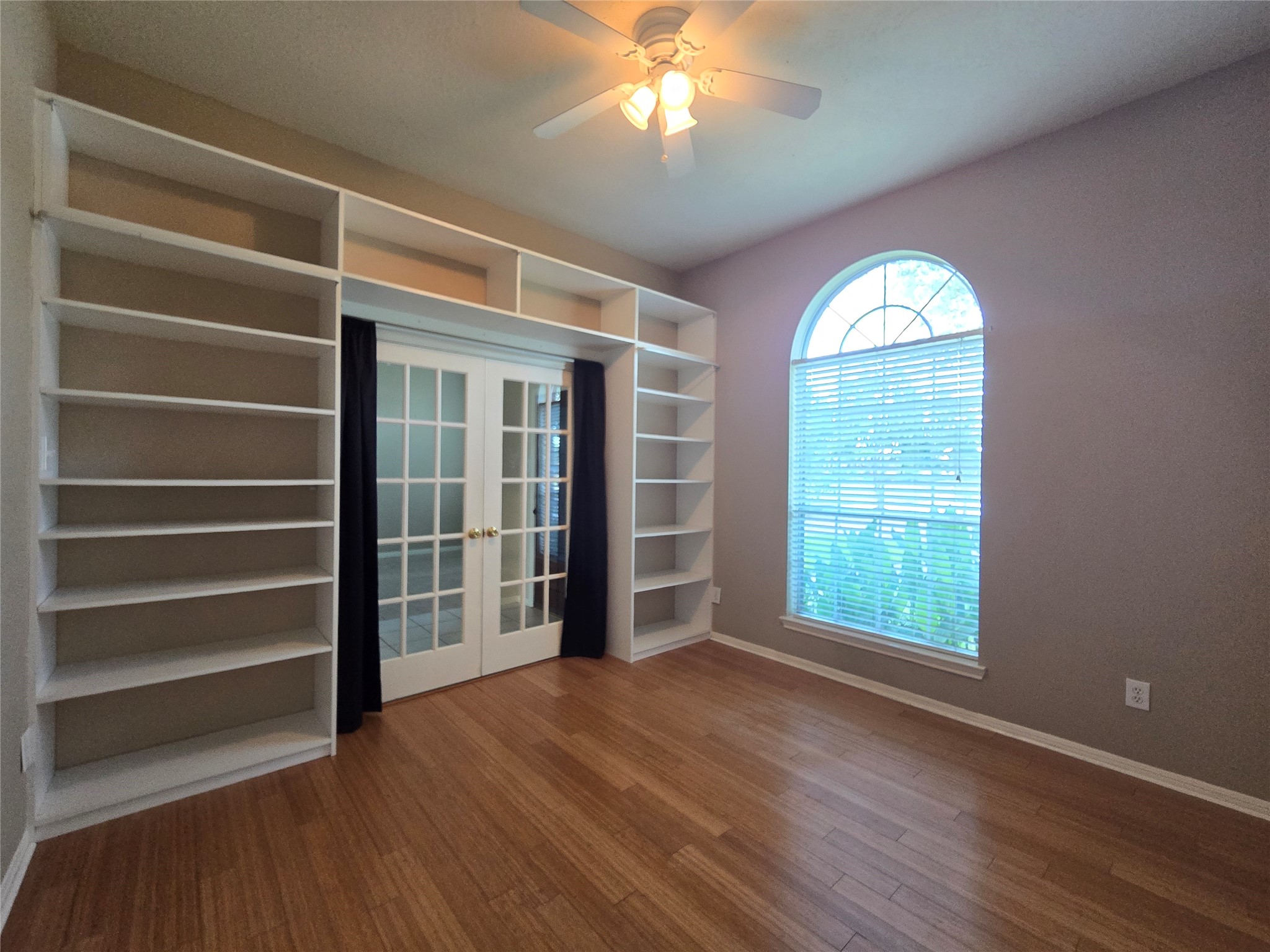 9406 Sunlake Drive Property Photo 8