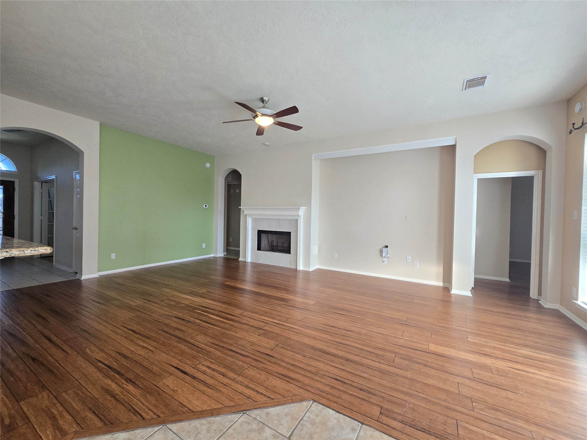 9406 Sunlake Drive Property Photo 9