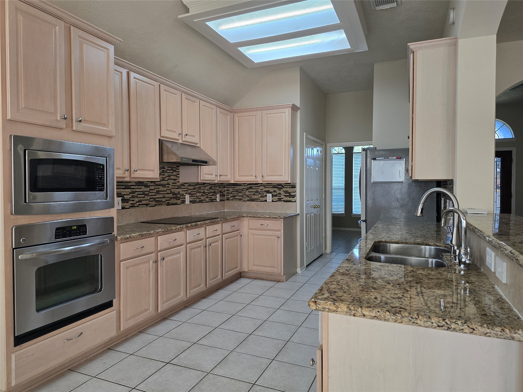 9406 Sunlake Drive Property Photo 11