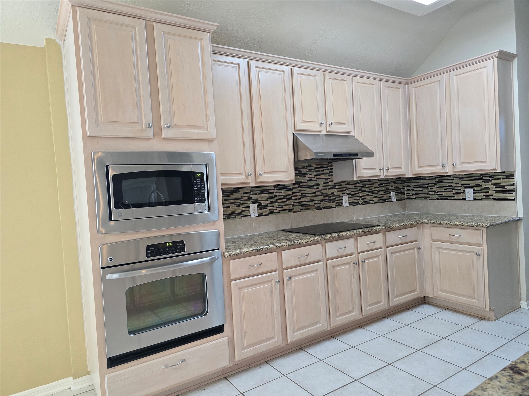 9406 Sunlake Drive Property Photo 13