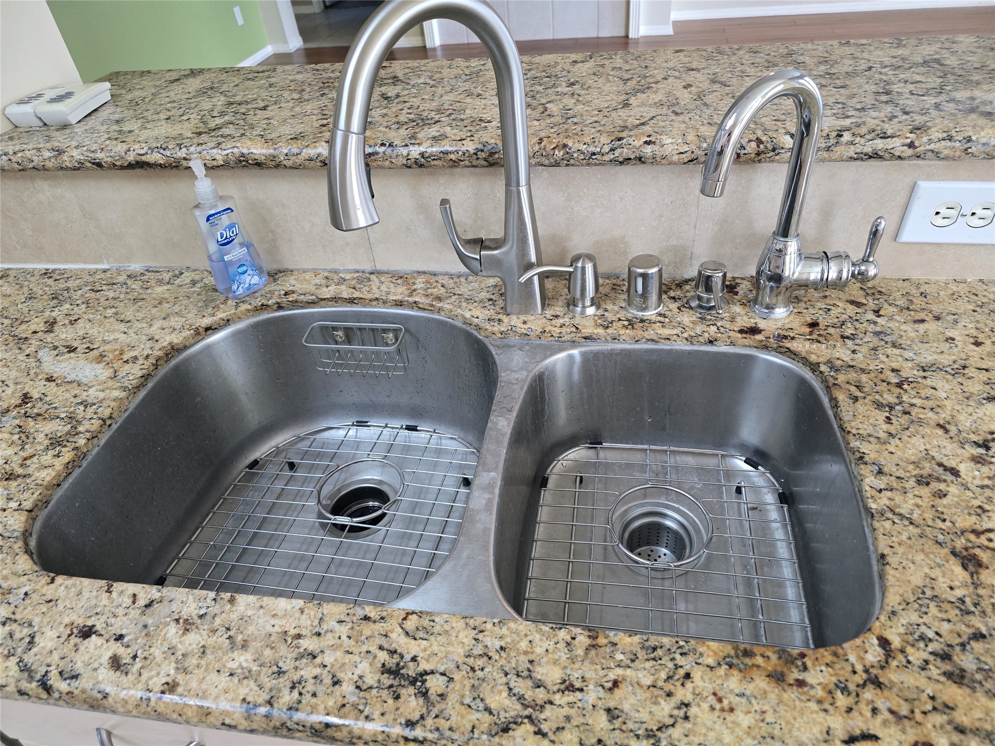 9406 Sunlake Drive Property Photo 14