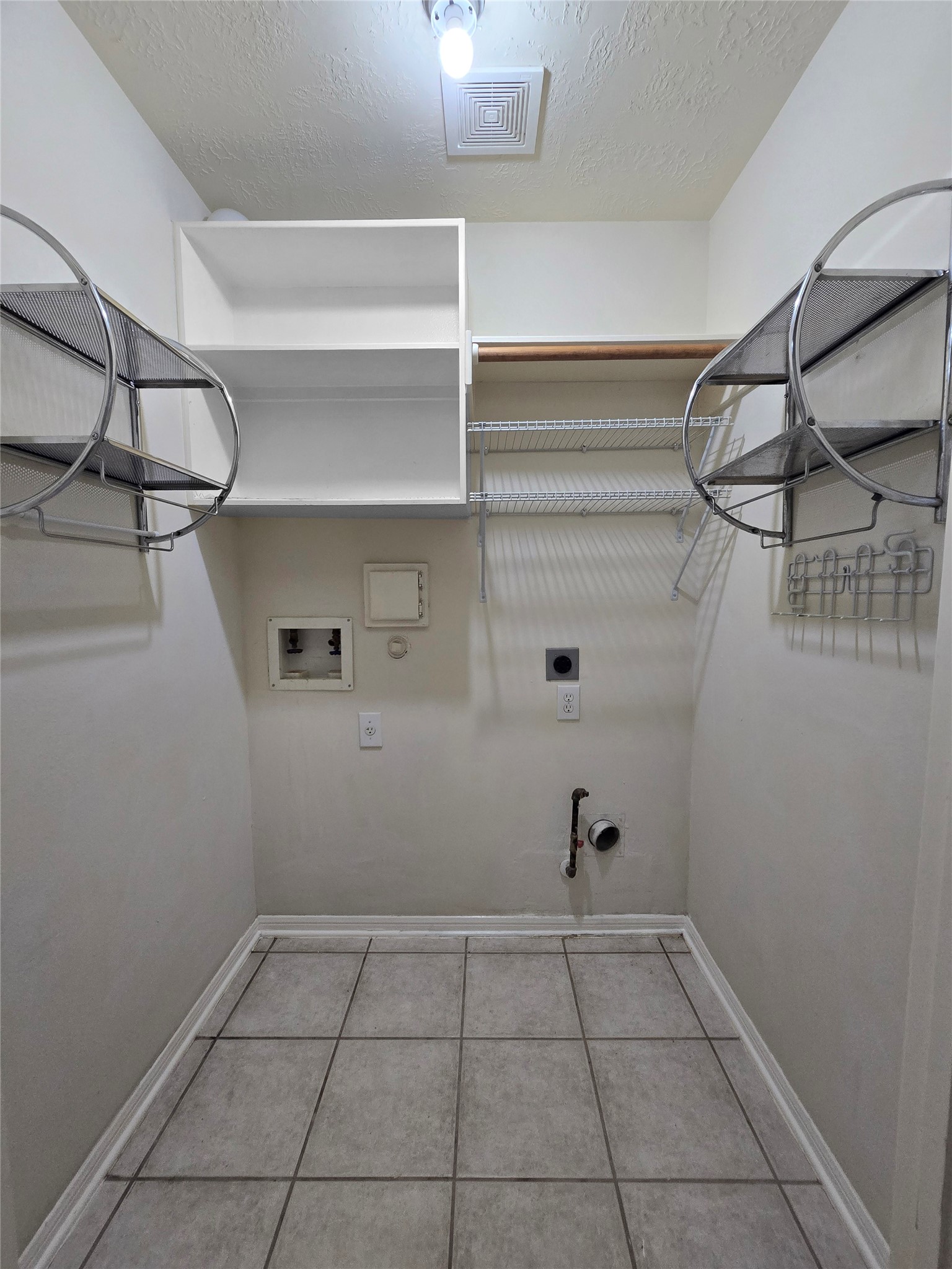 9406 Sunlake Drive Property Photo 19