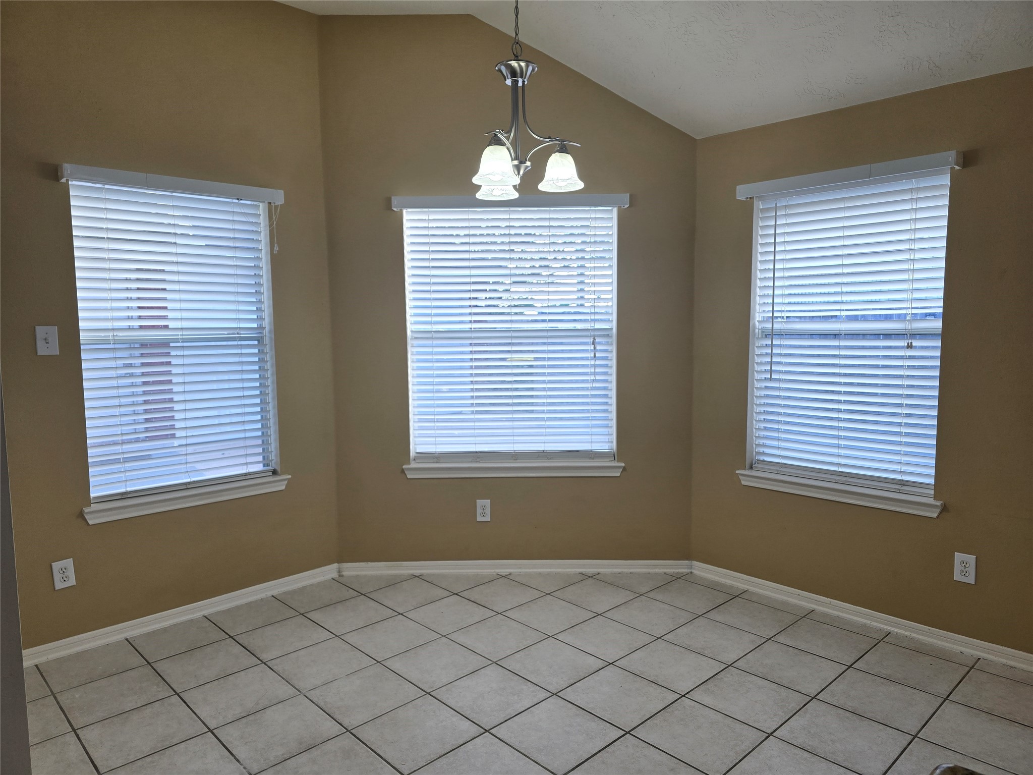 9406 Sunlake Drive Property Photo 20
