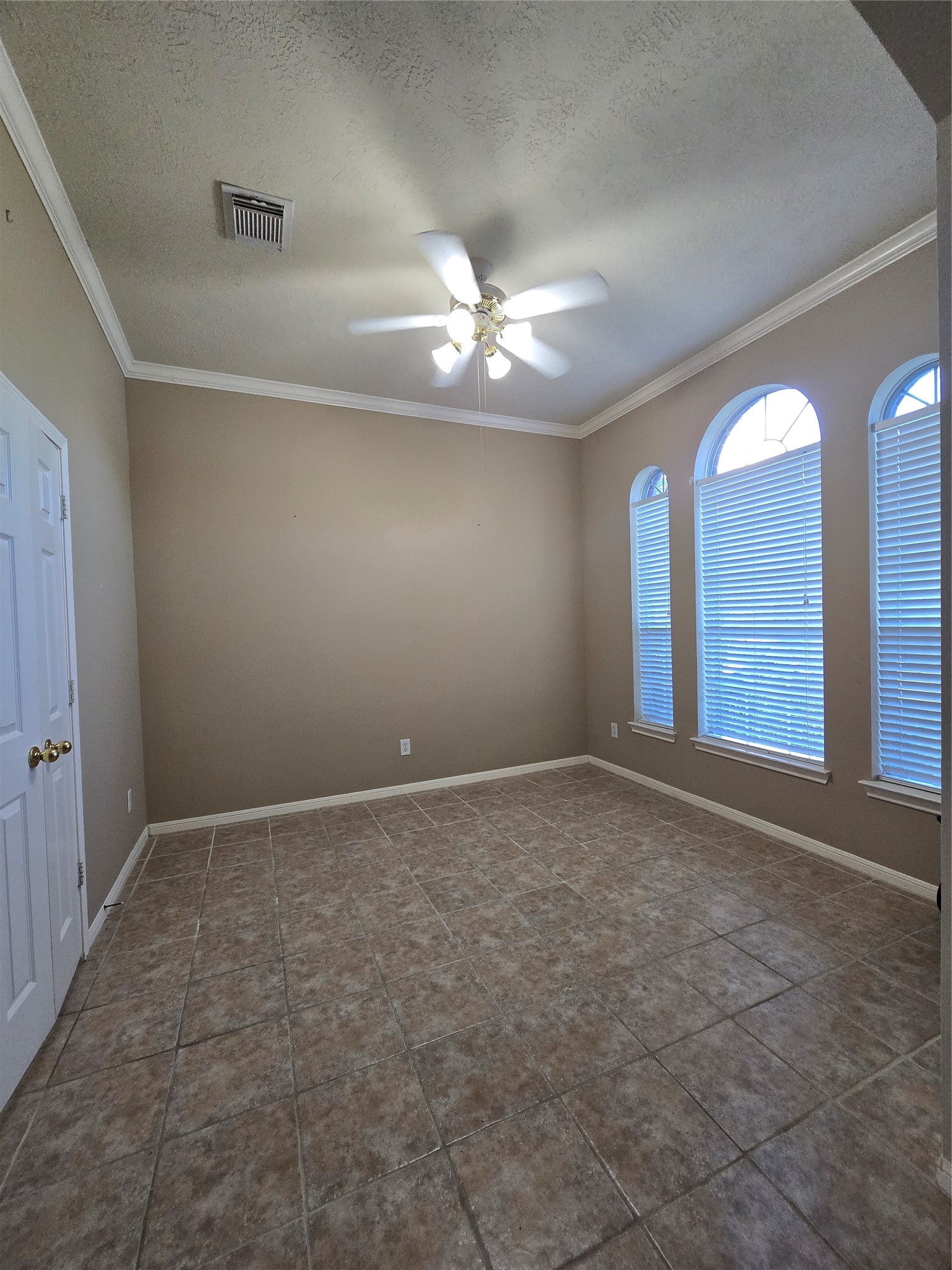 9406 Sunlake Drive Property Photo 21
