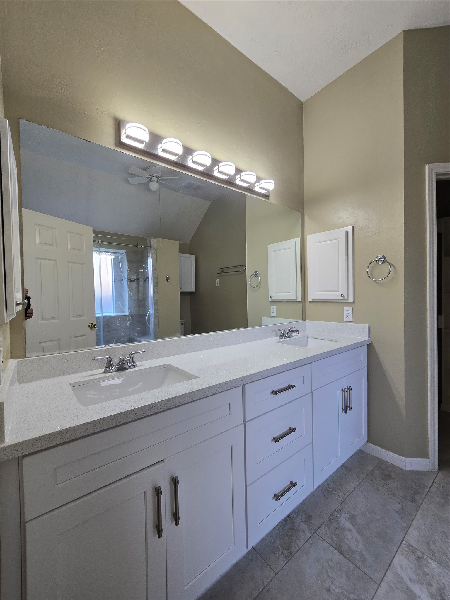 9406 Sunlake Drive Property Photo 23