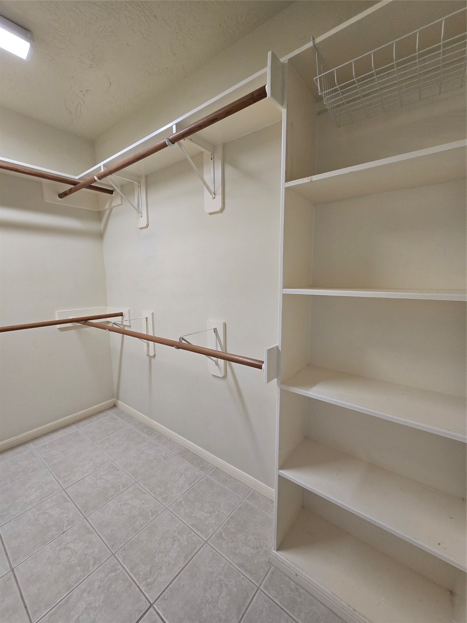 9406 Sunlake Drive Property Photo 29