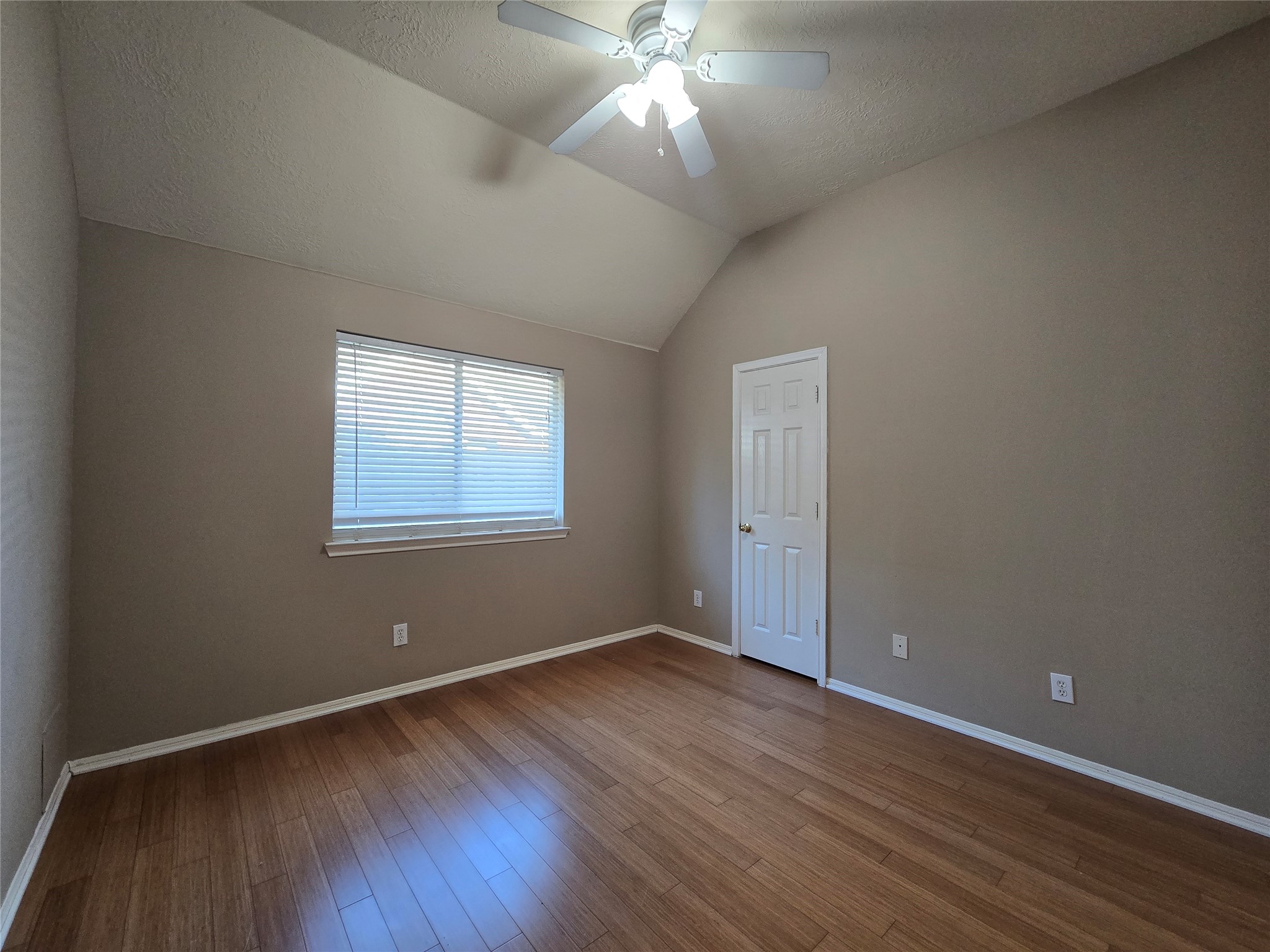 9406 Sunlake Drive Property Photo 34