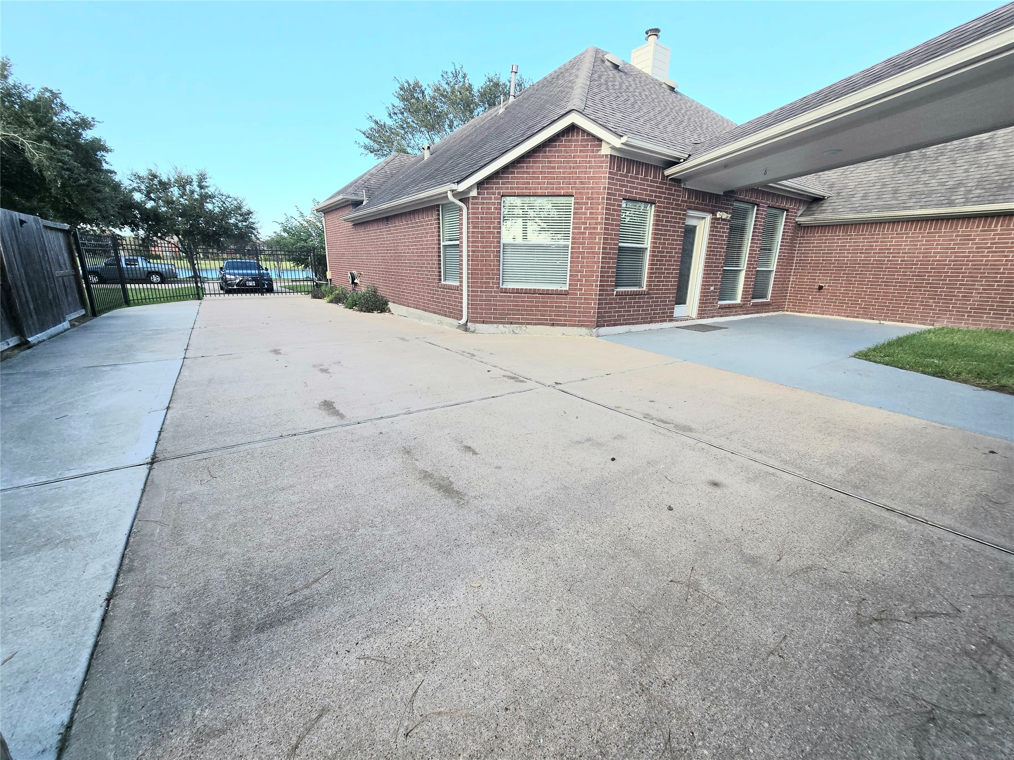 9406 Sunlake Drive Property Photo 37