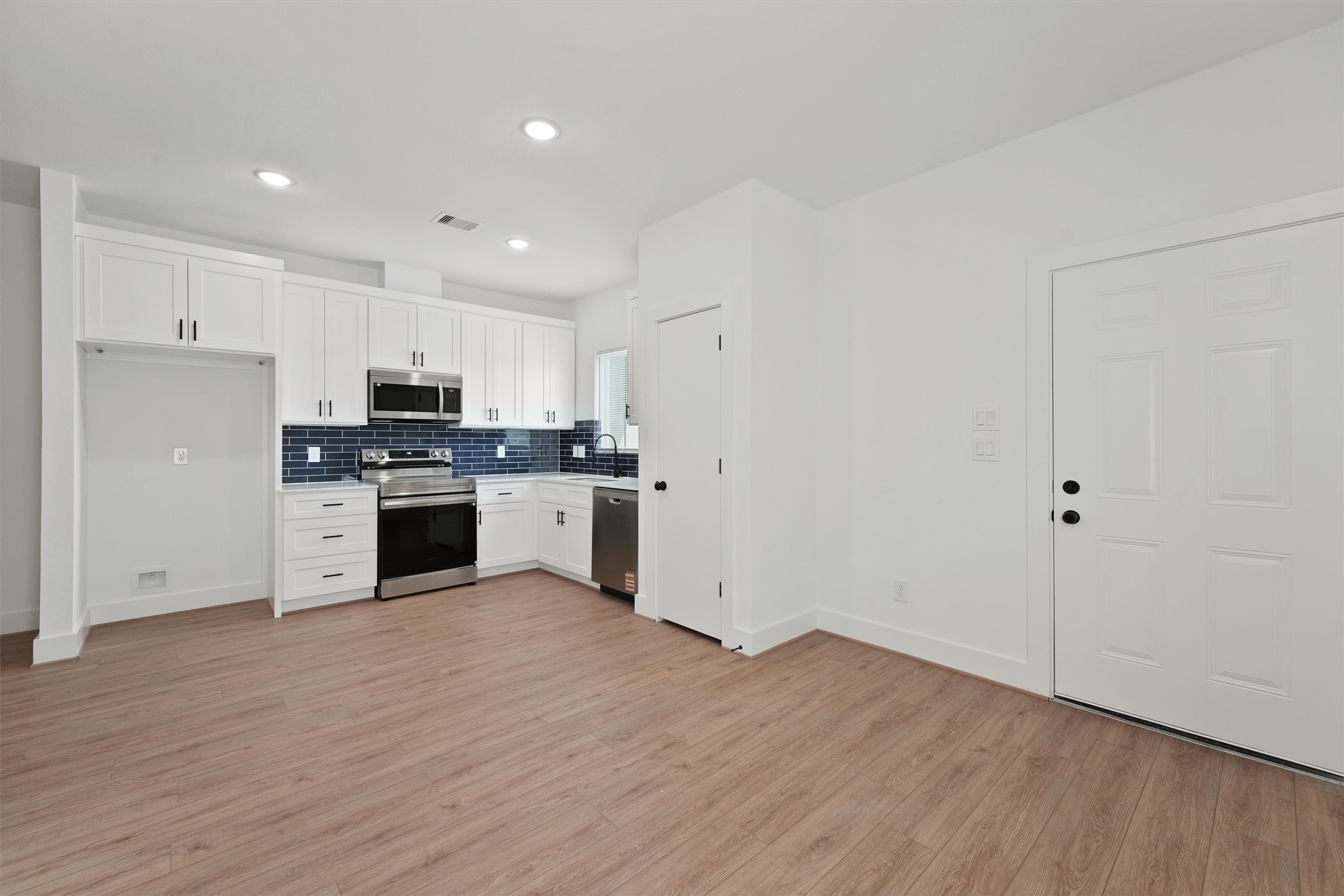 407 Calloway Street A-b Property Photo 2