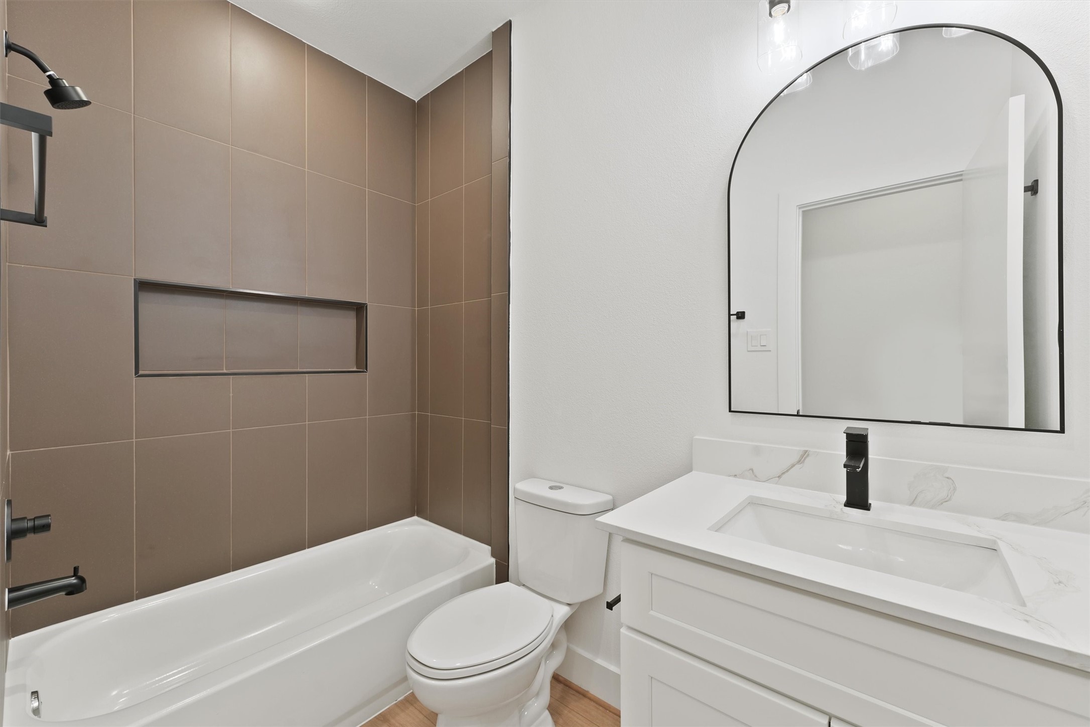 407 Calloway Street A-b Property Photo 4
