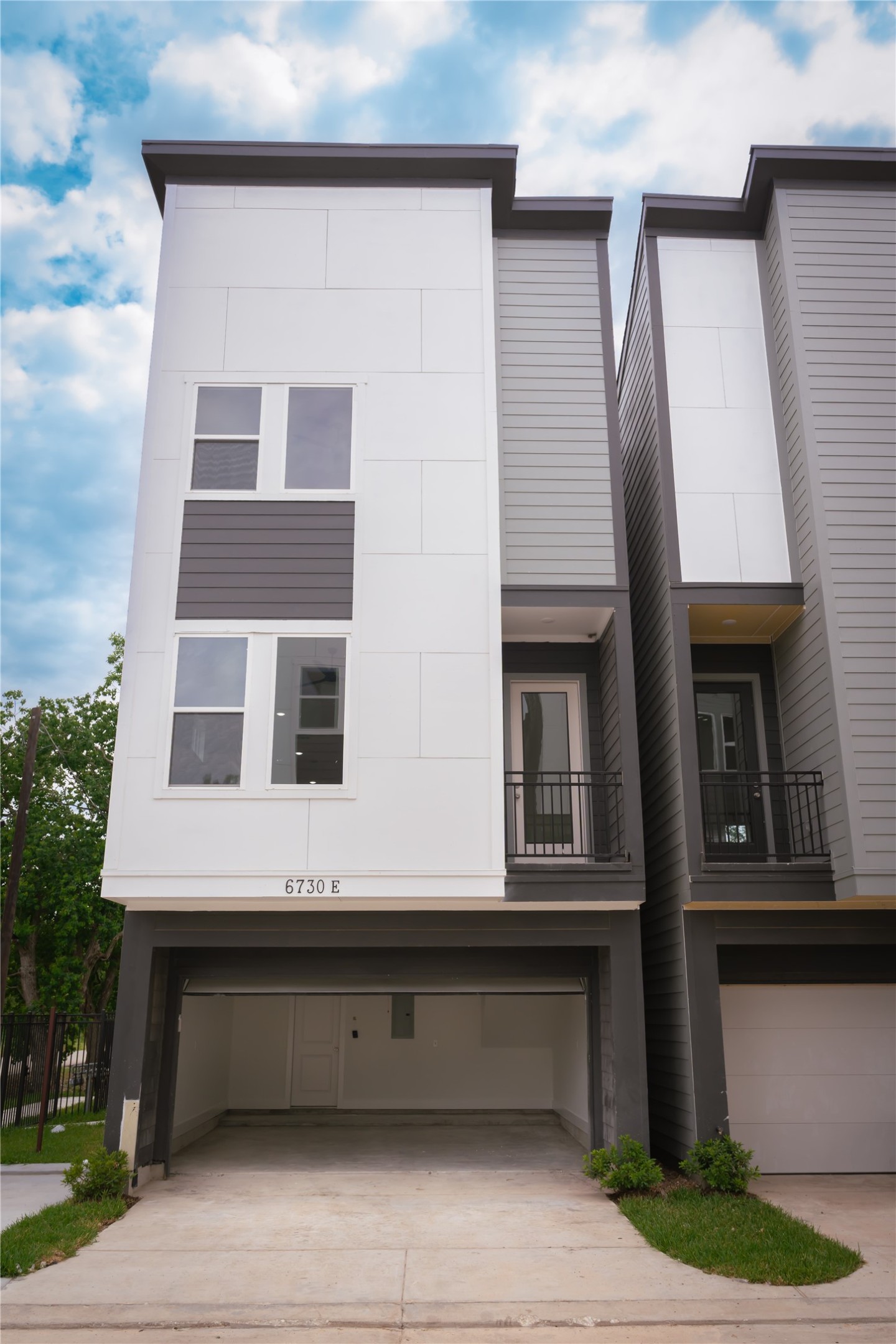 6728 Peerless Street E Property Photo 4