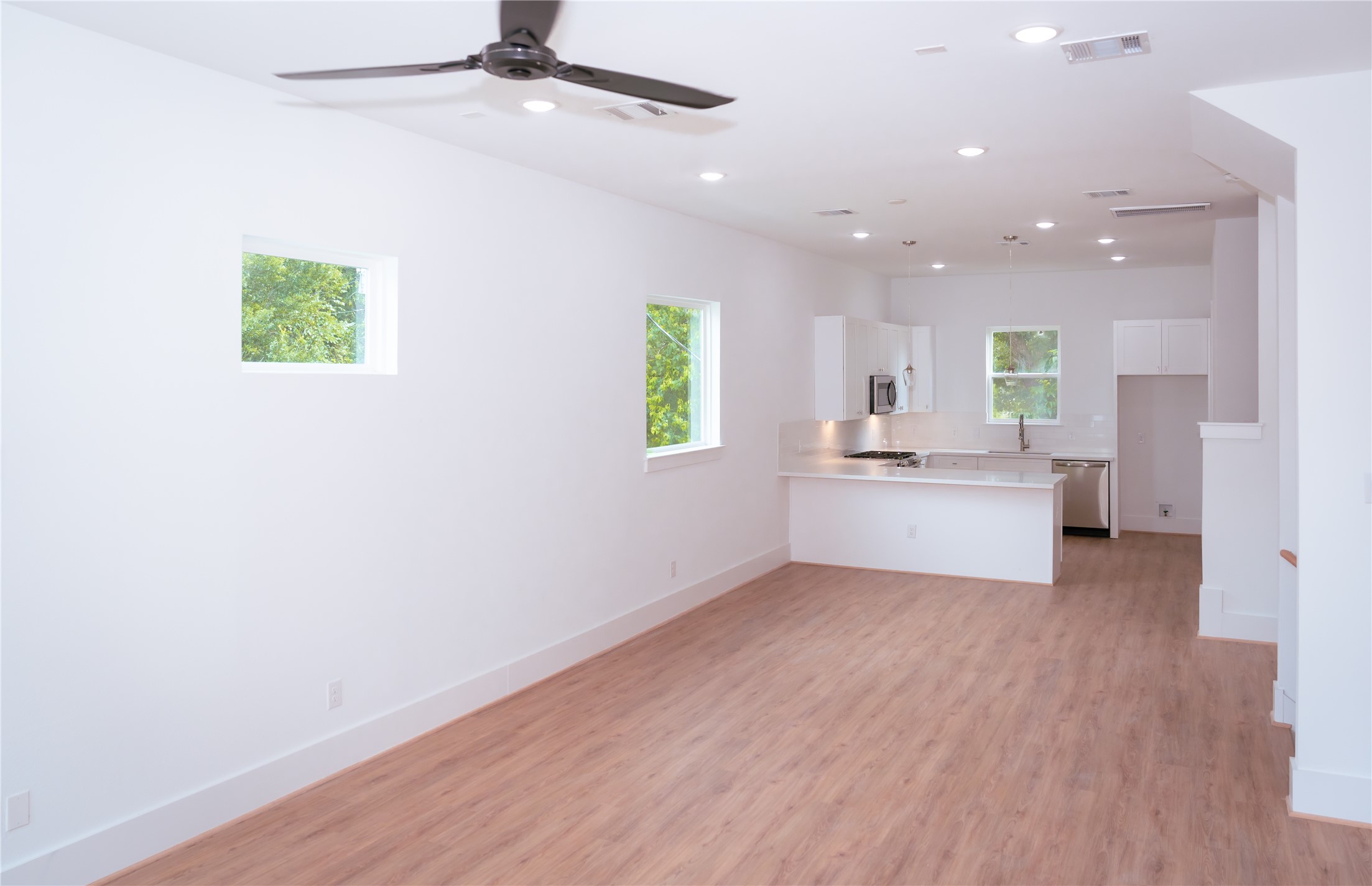 6728 Peerless Street E Property Photo 9