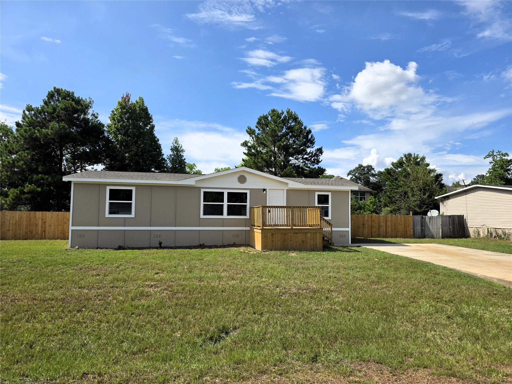 16423 Trenda Court Property Photo 2