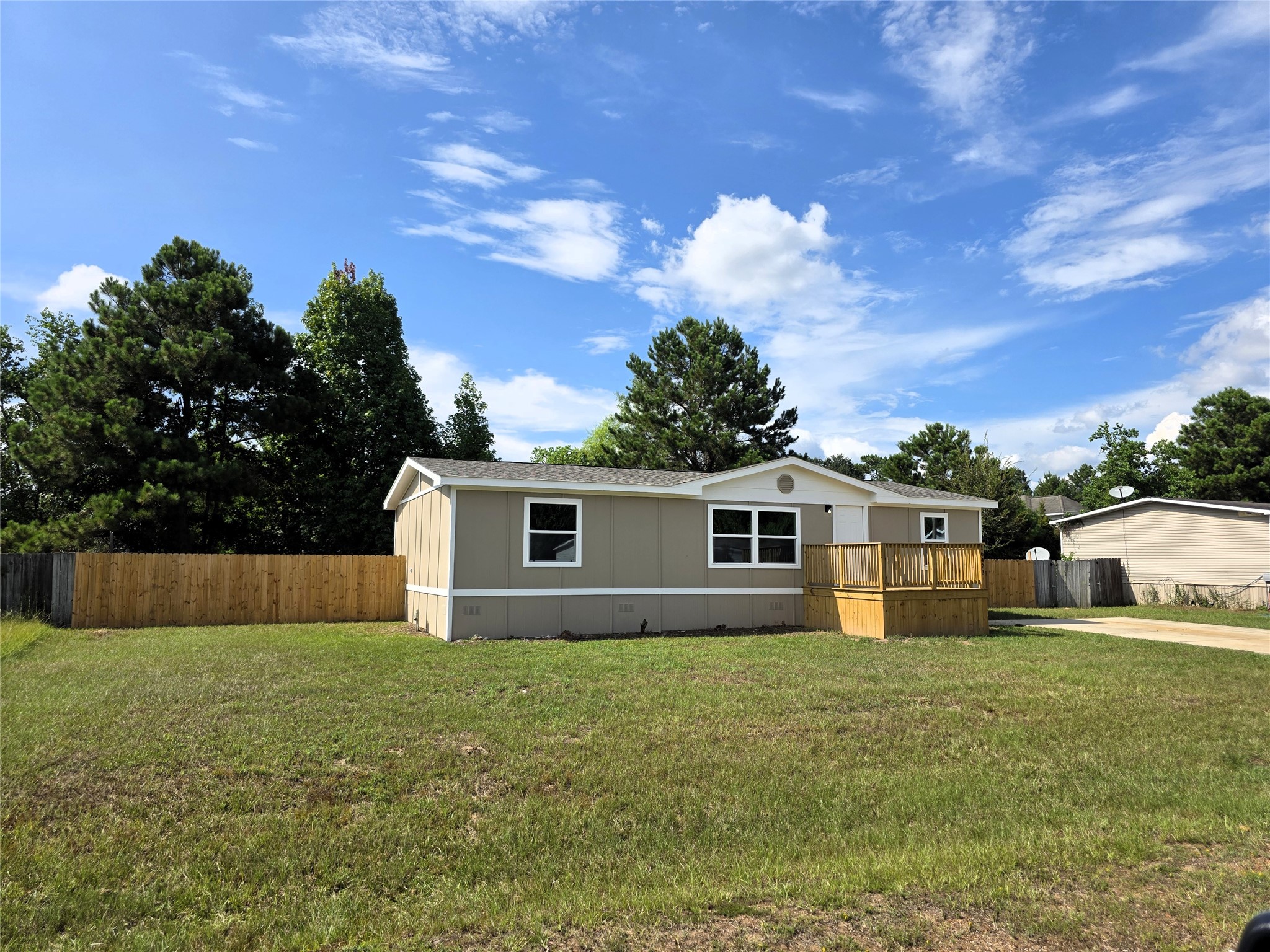 16423 Trenda Court Property Photo 3