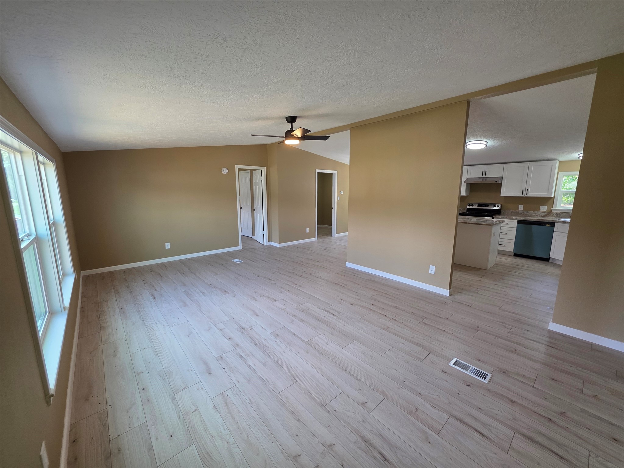 16423 Trenda Court Property Photo 4