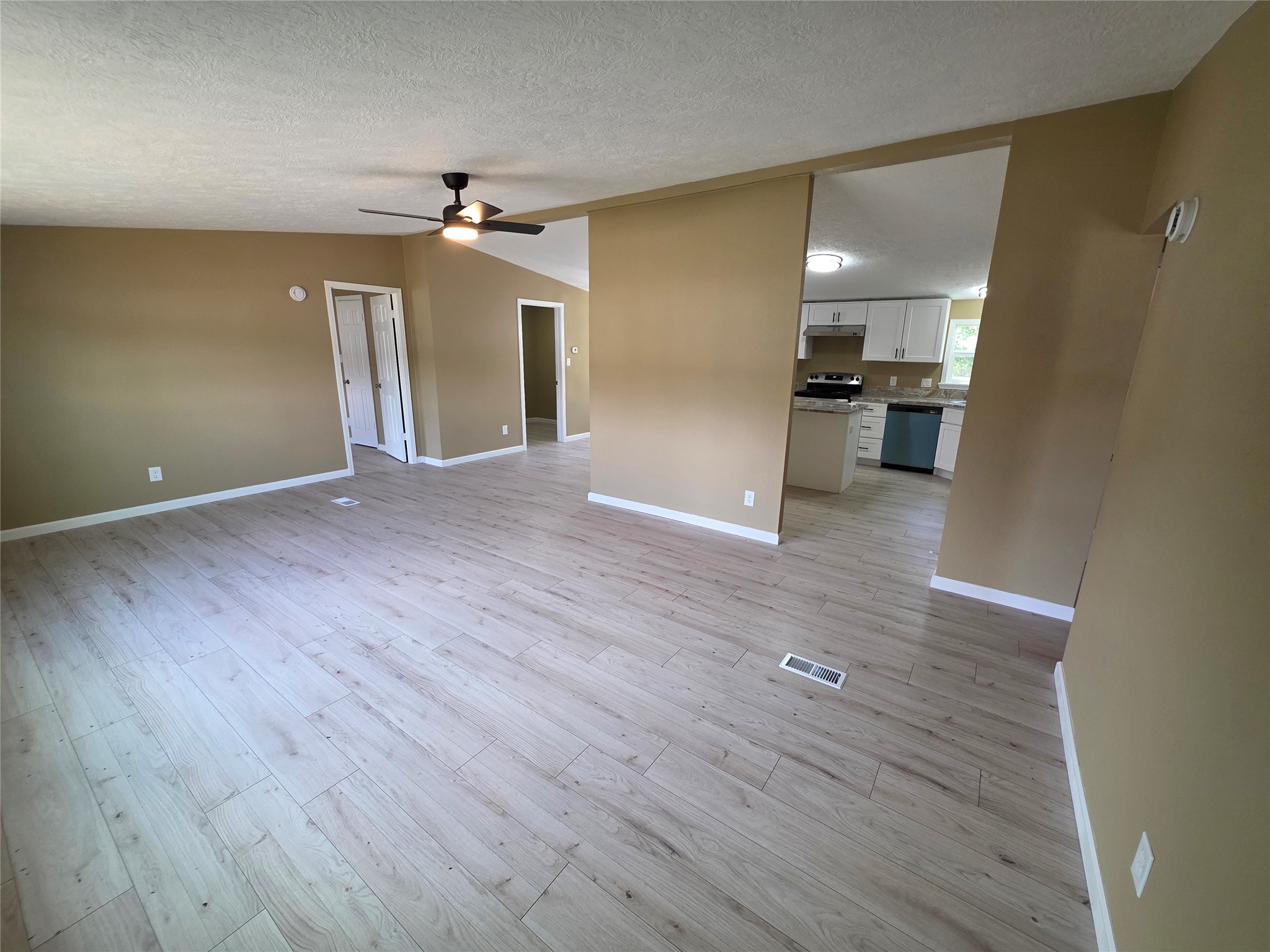 16423 Trenda Court Property Photo 5