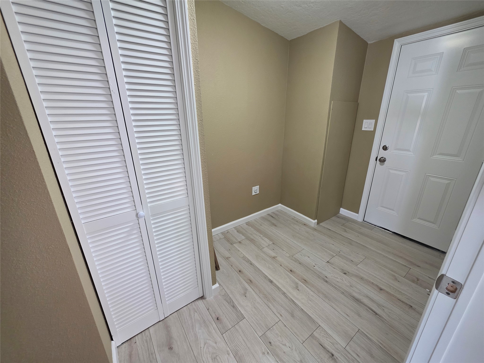 16423 Trenda Court Property Photo 8