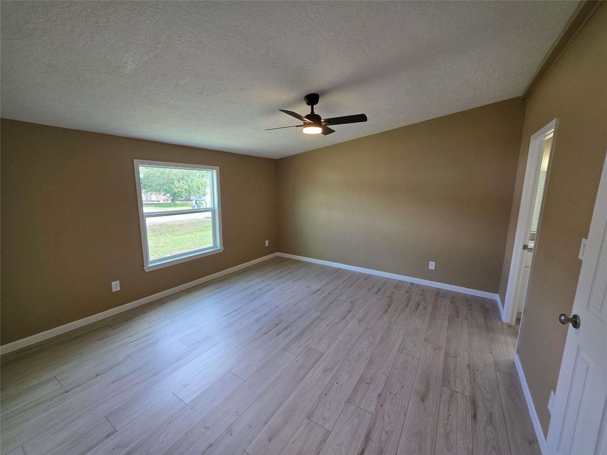 16423 Trenda Court Property Photo 10