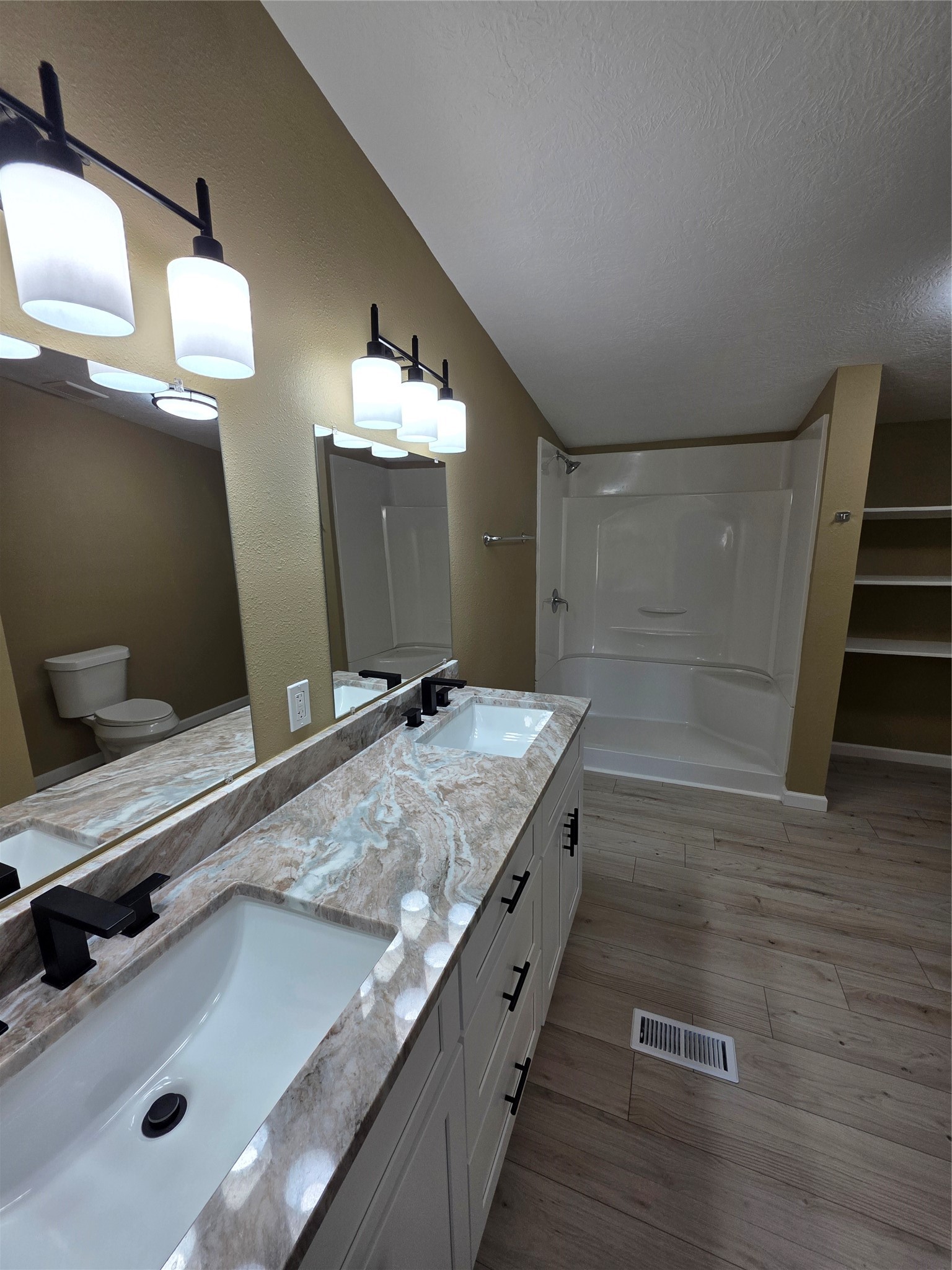 16423 Trenda Court Property Photo 11