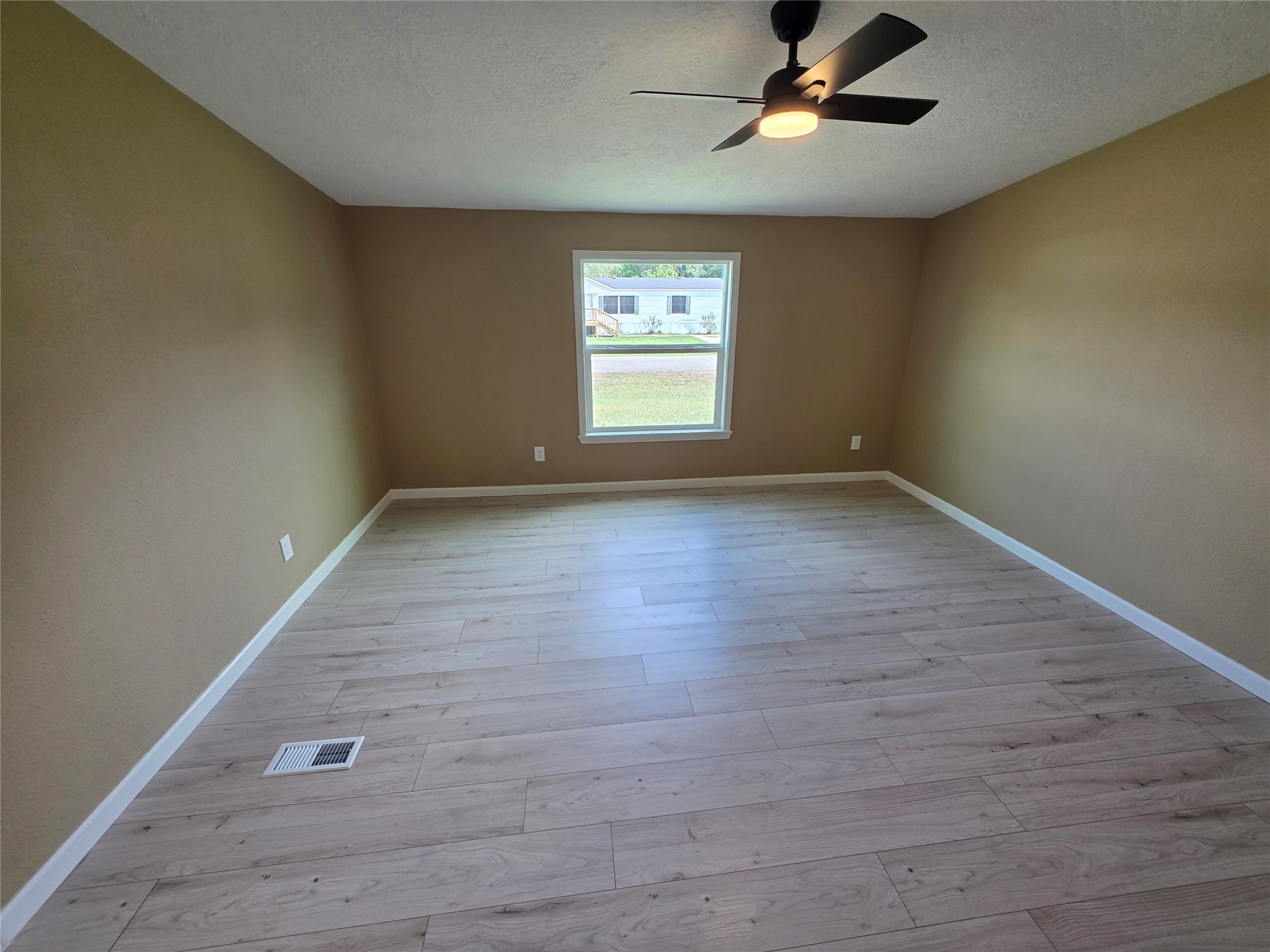 16423 Trenda Court Property Photo 18