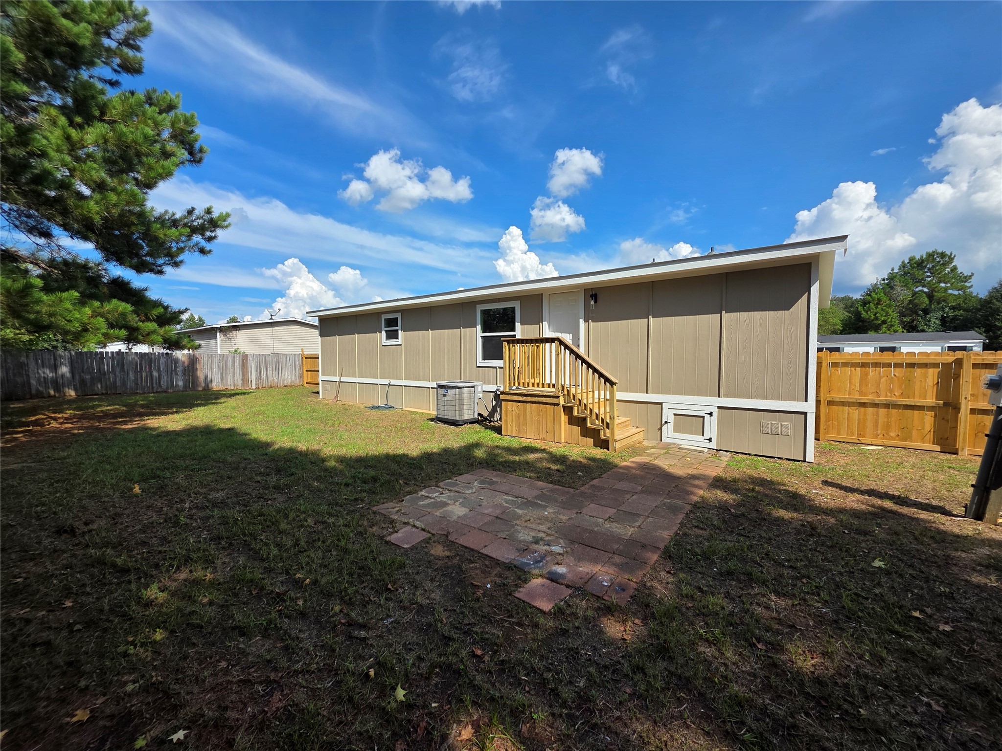 16423 Trenda Court Property Photo 25