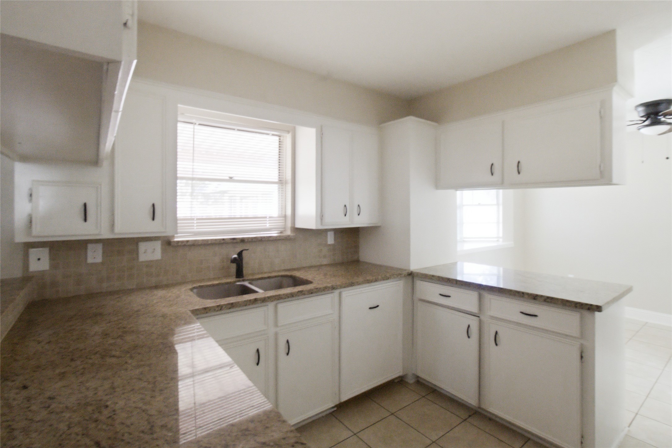 2106 Rose Rd Property Photo 7
