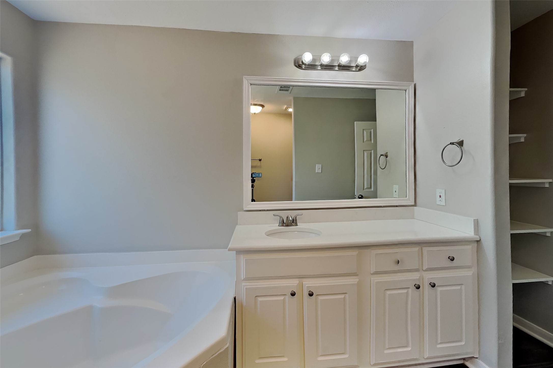 4294 Medina River Loop Property Photo 8