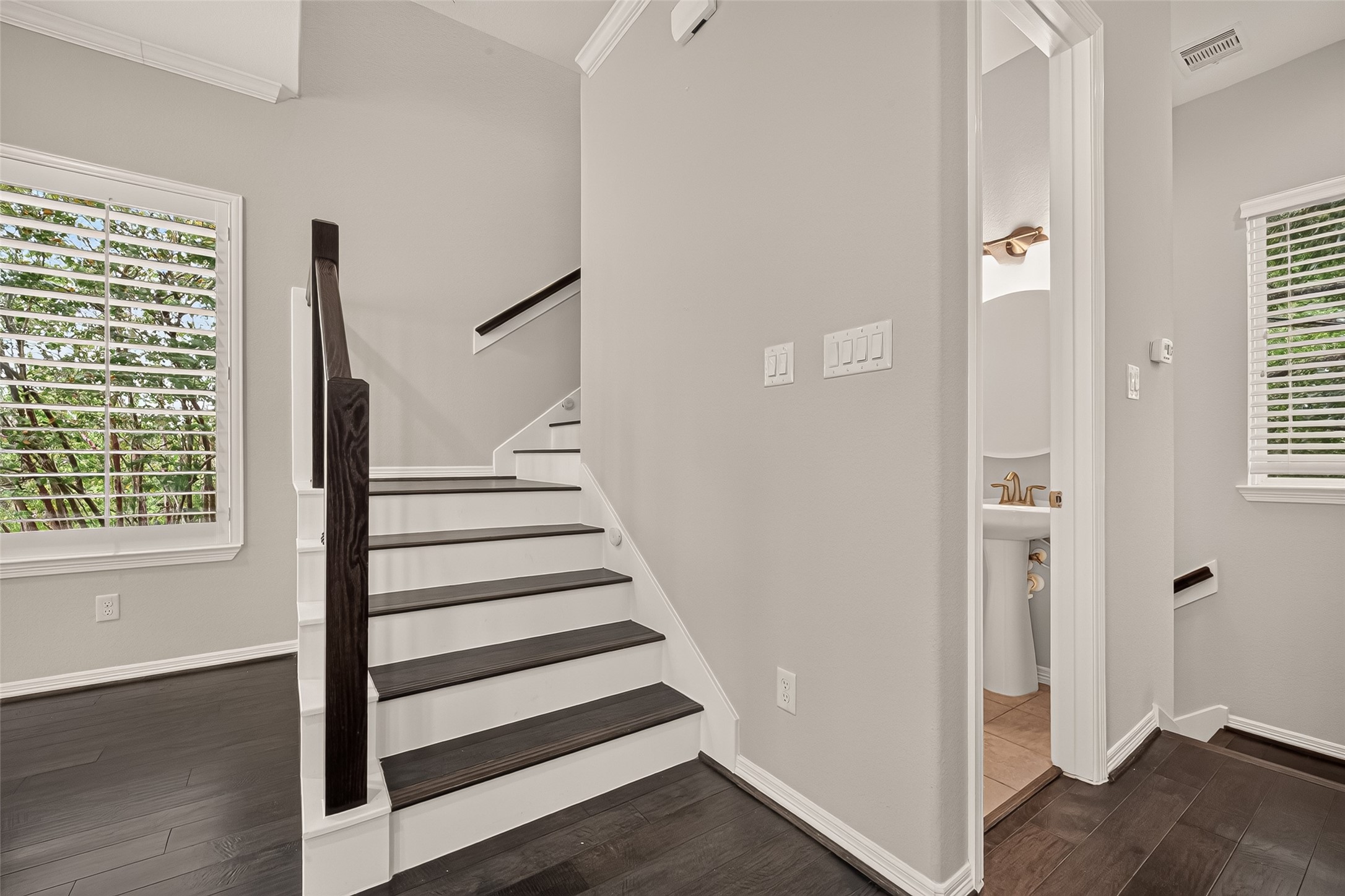 2213 Bellefontaine Street Property Photo 6