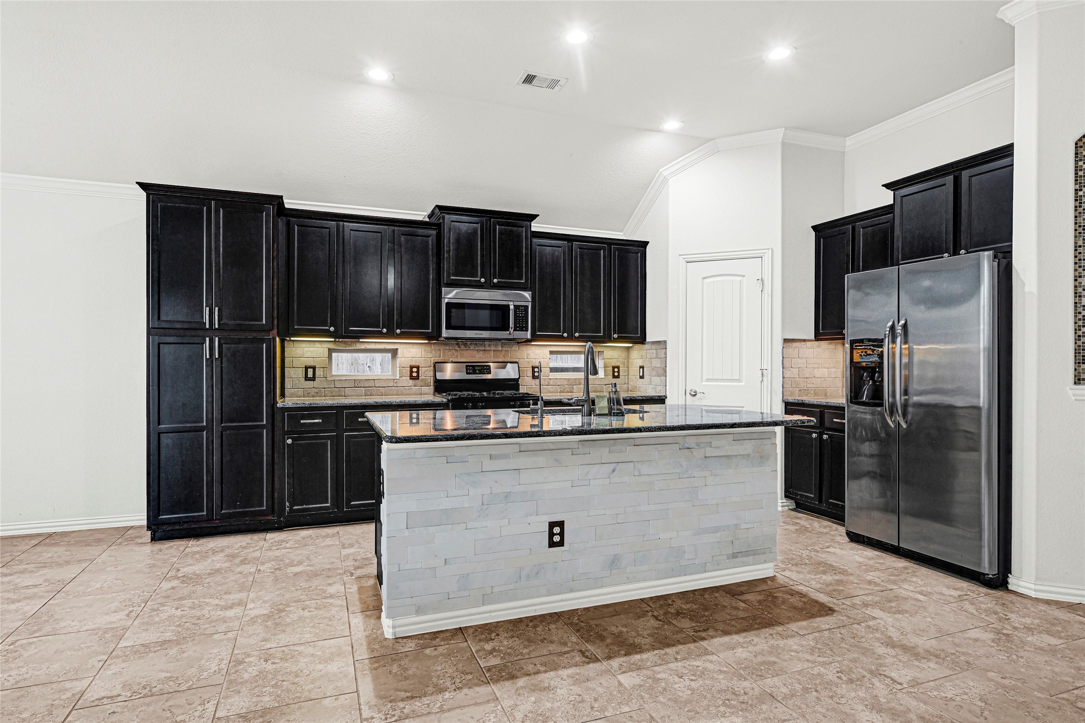20731 Blue Flagstone Lane Property Photo 5