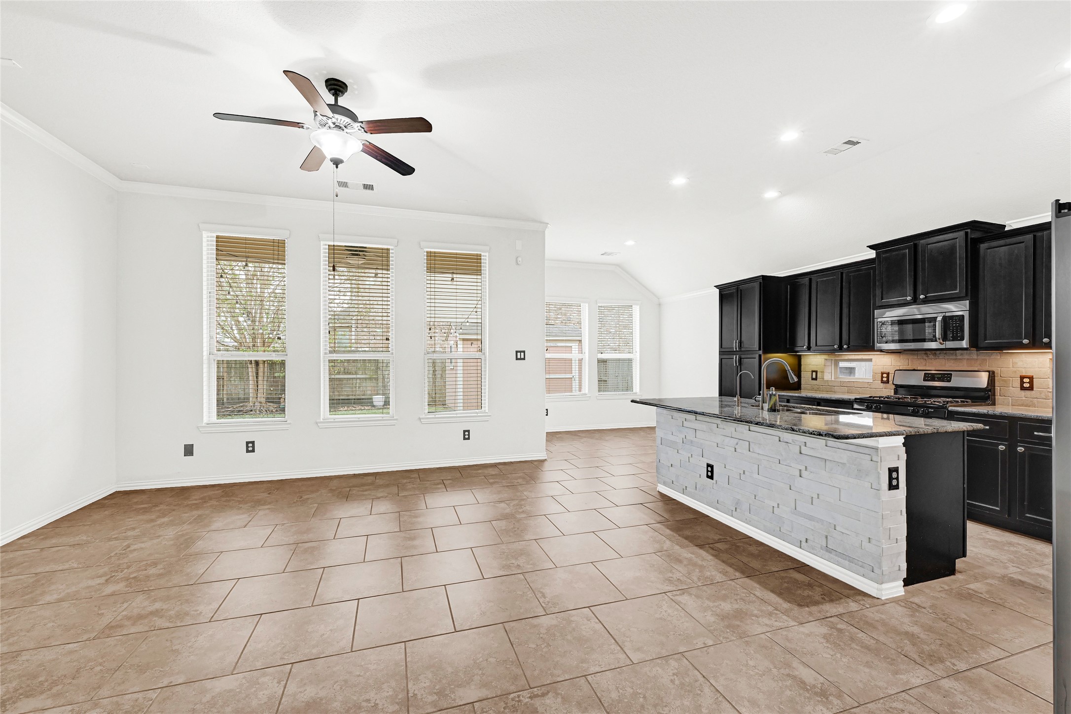 20731 Blue Flagstone Lane Property Photo 7