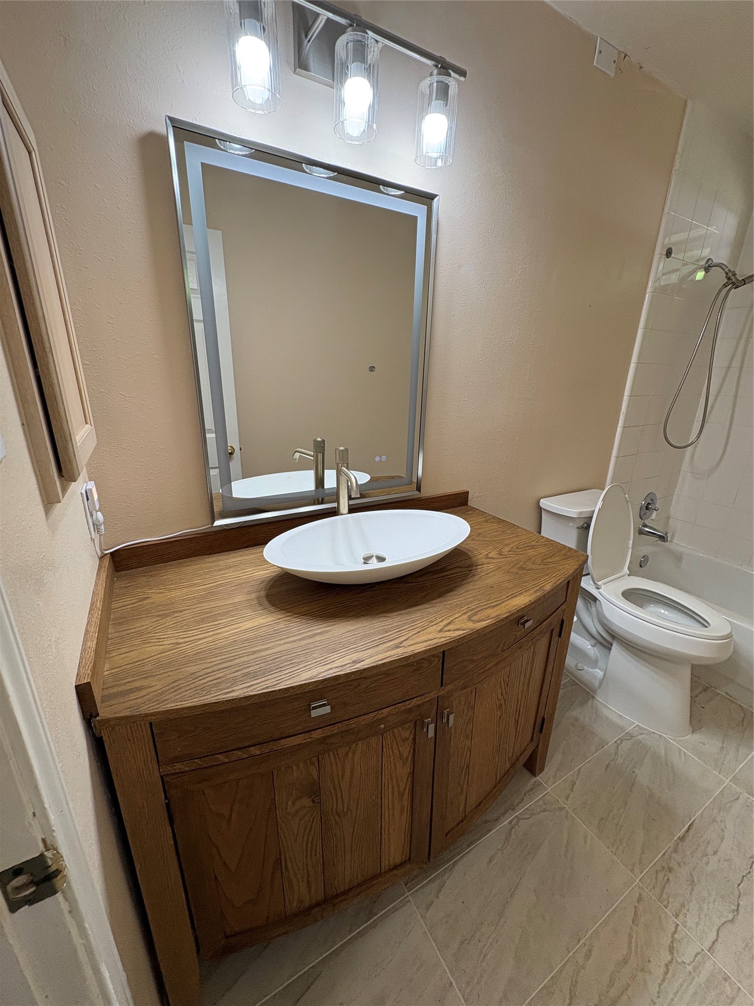 5026 Aquagate Drive Property Photo 17