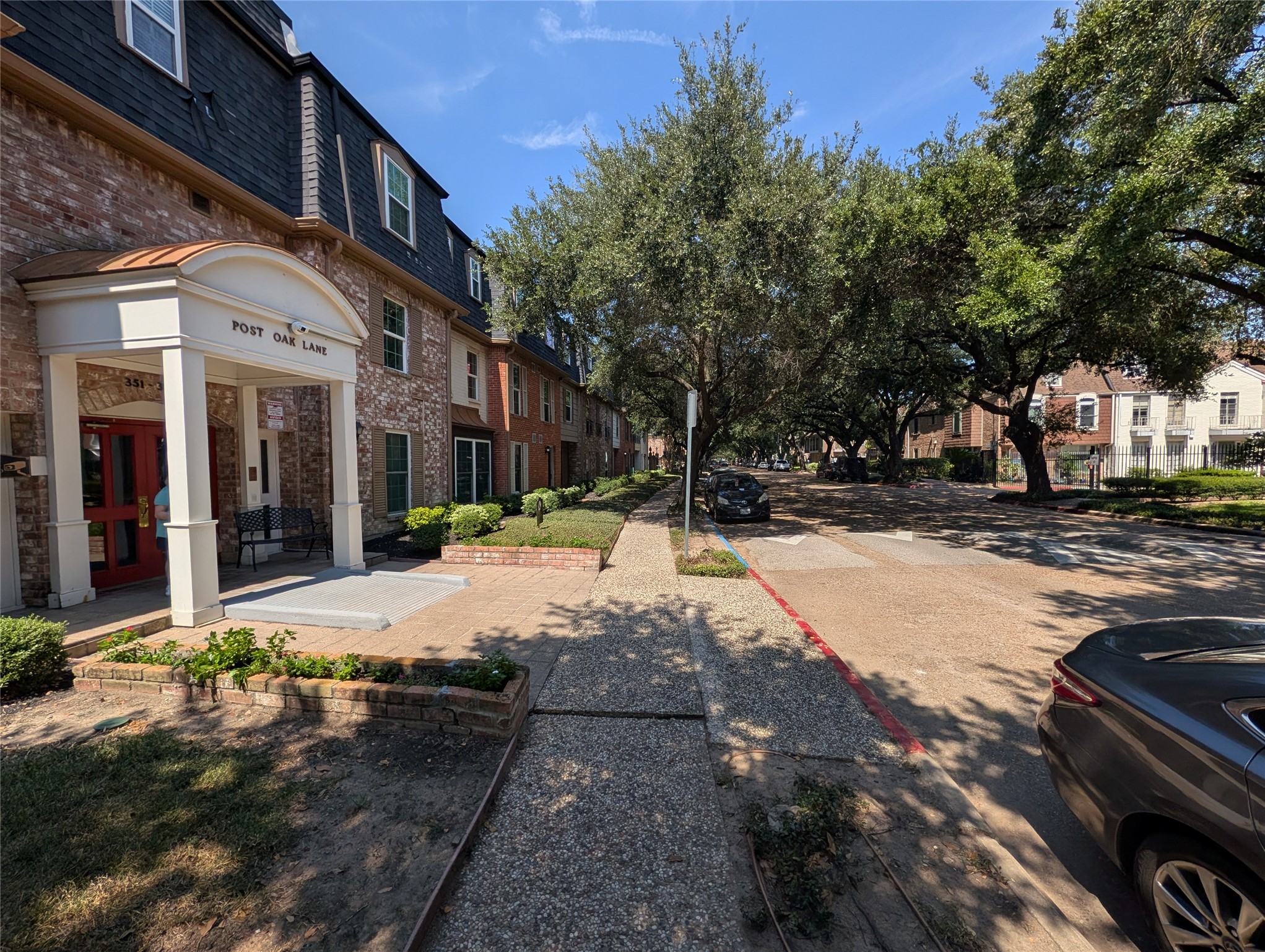 355 N Post Oak Lane 638 Property Photo 1