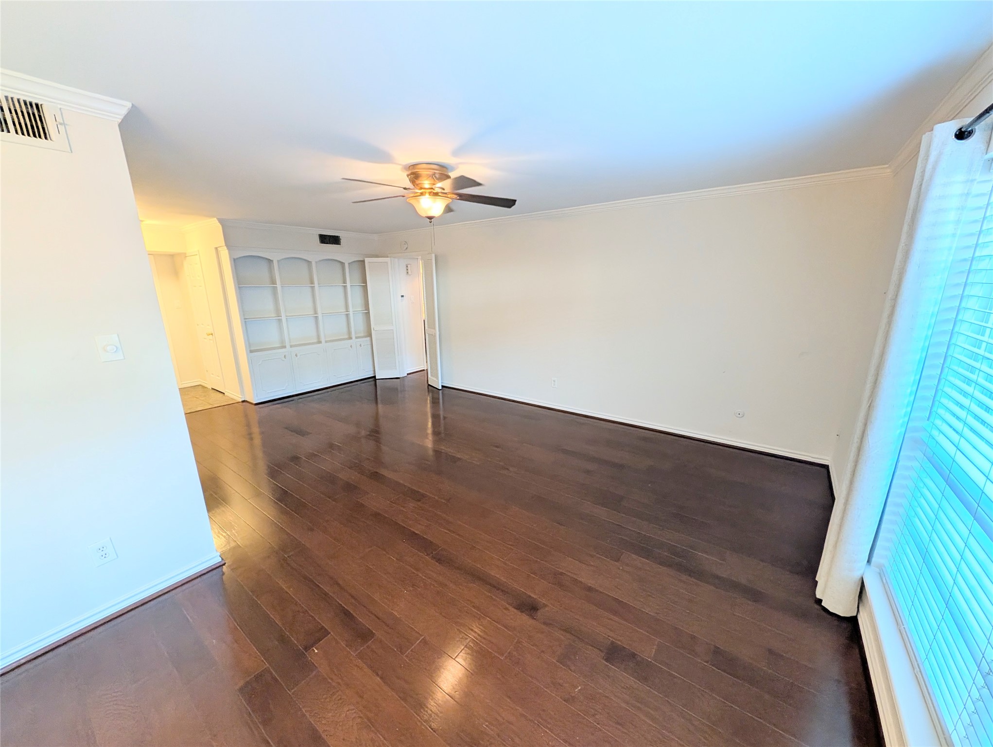 355 N Post Oak Lane 638 Property Photo 11