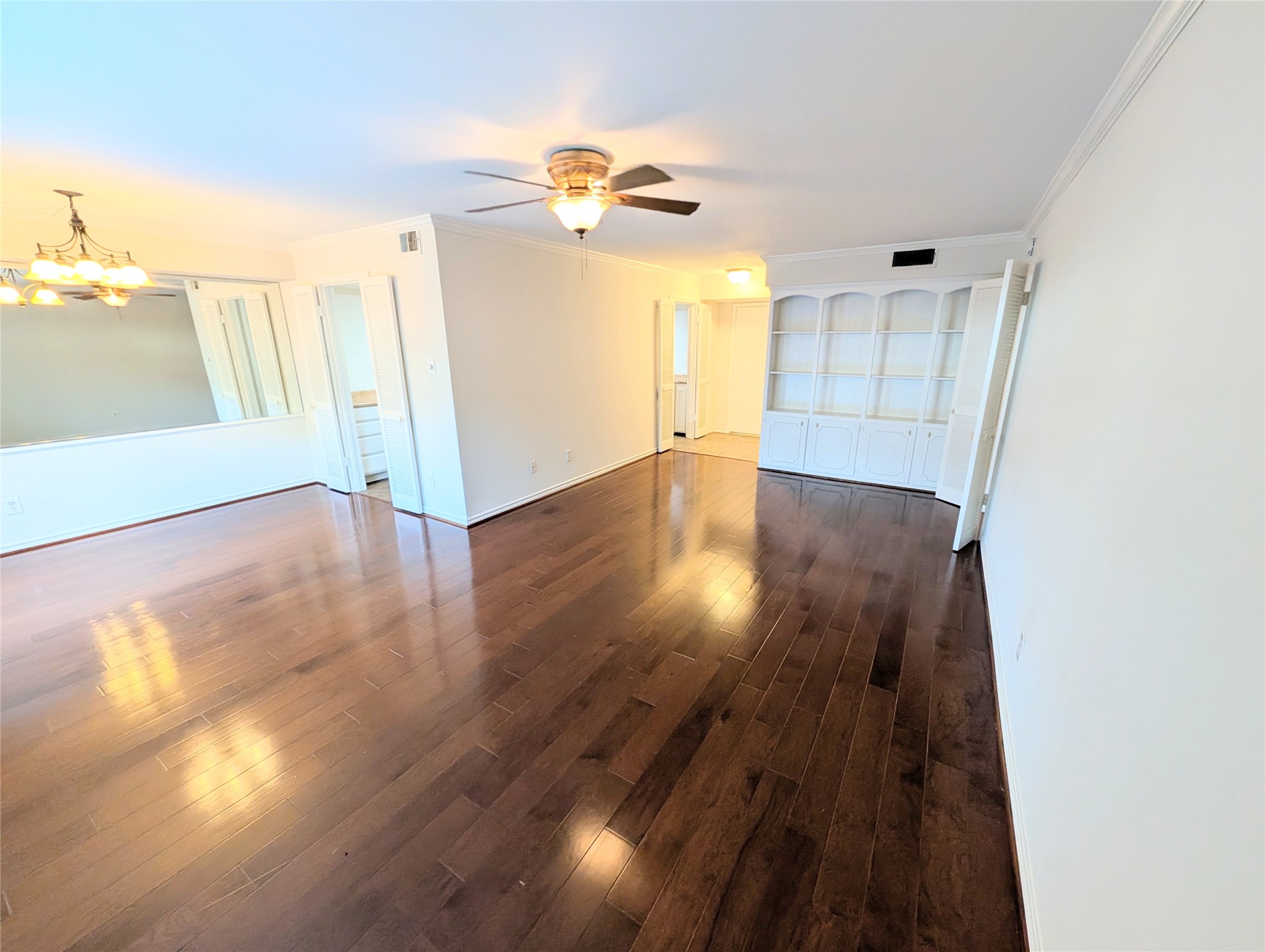 355 N Post Oak Lane 638 Property Photo 12
