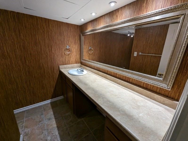 355 N Post Oak Lane 638 Property Photo 18