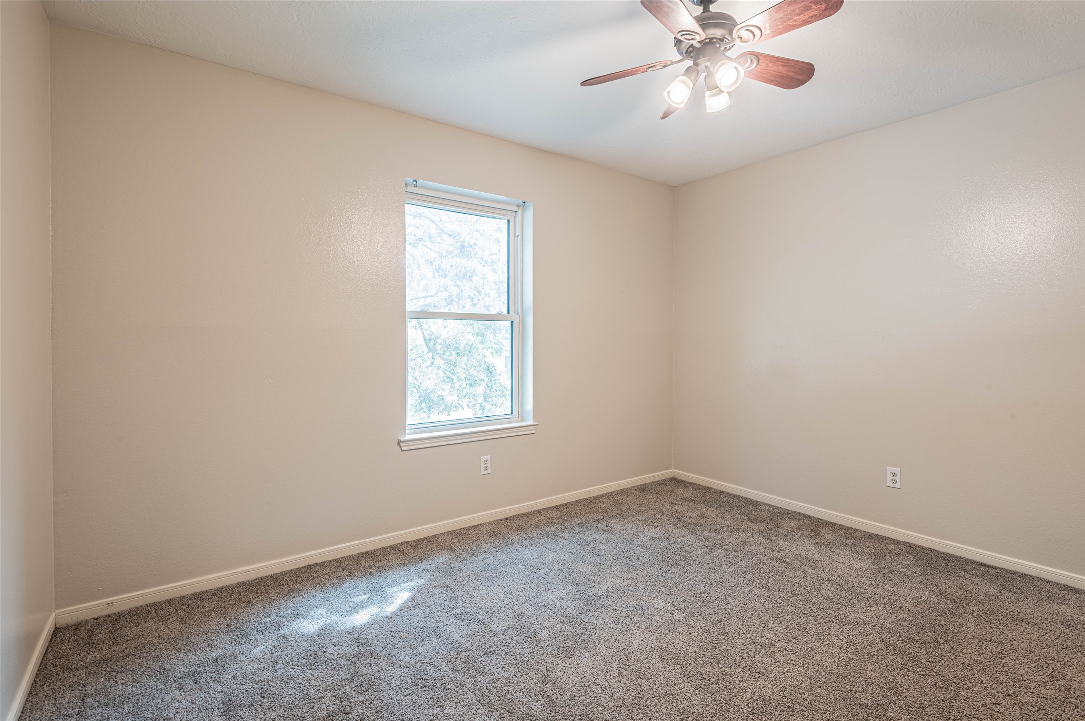 22522 Heather Way Court Property Photo 5