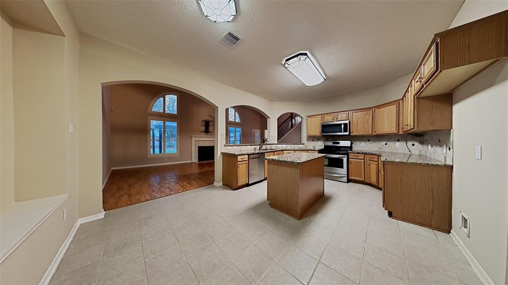 2114 Winding Hollow Drive Property Photo 5