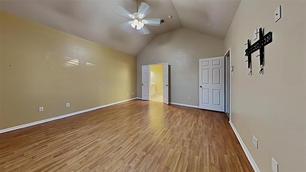 2114 Winding Hollow Drive Property Photo 8